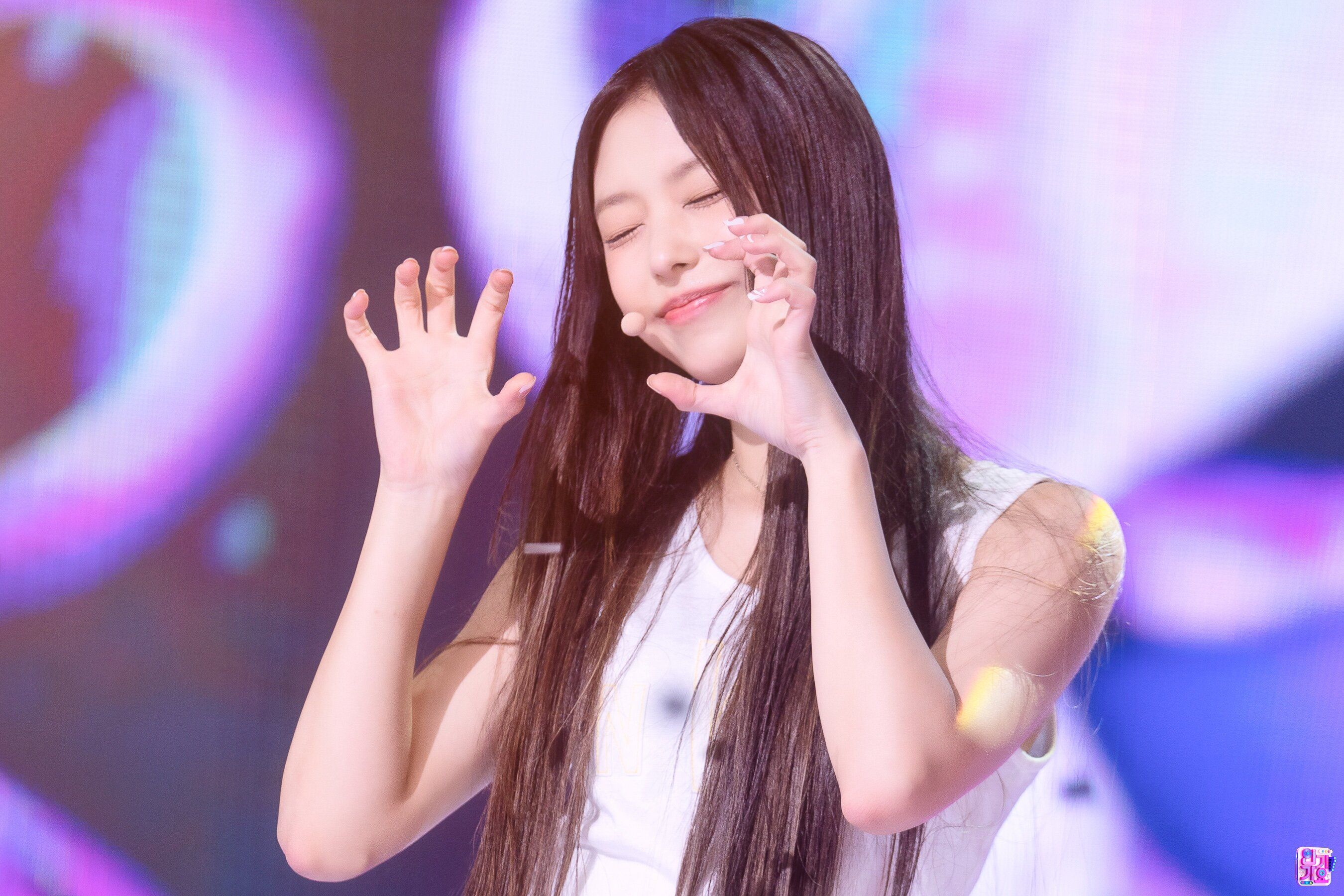 2700x1800 