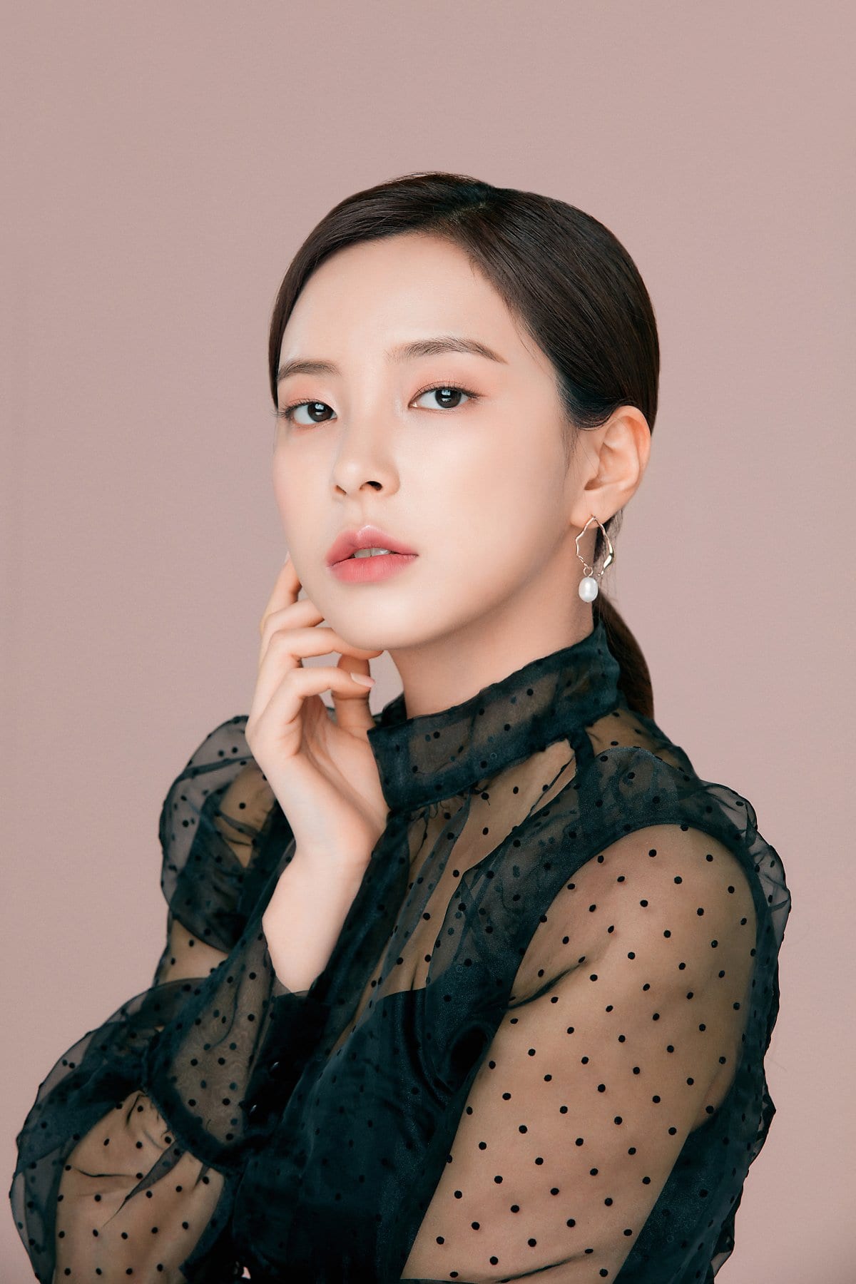 1200x1800 Shin Soo Hyun Confirmed to Work Alongside Park Ji Hoon for 'From A Distance, A Green Spring' Korean Entertainment Magazine