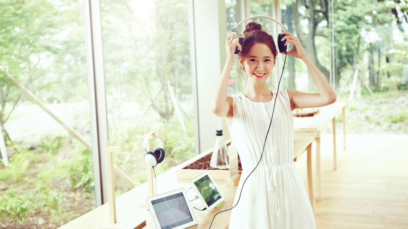 1366x768 Yoona Korean Girls Generation HD Photo Wallpaper 14