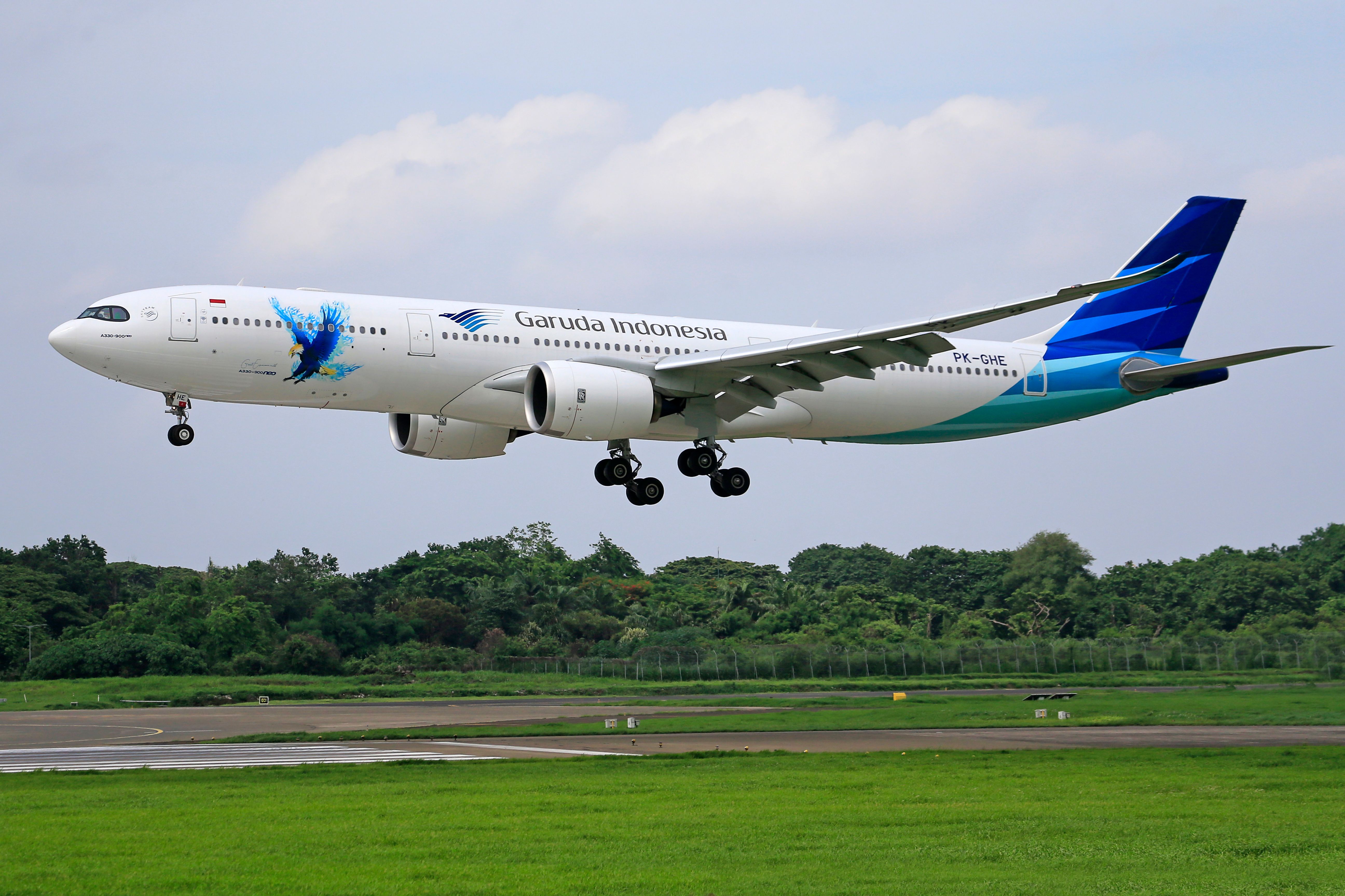 5184x3456 Garuda Indonesia Airbus A330 300 Landing · Free