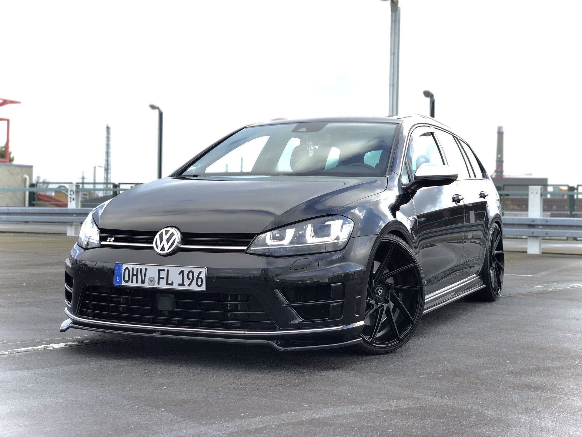1920x1440 VOLKSWAGEN Golf 7 Variant R AUV KV2 schwarz glänzend