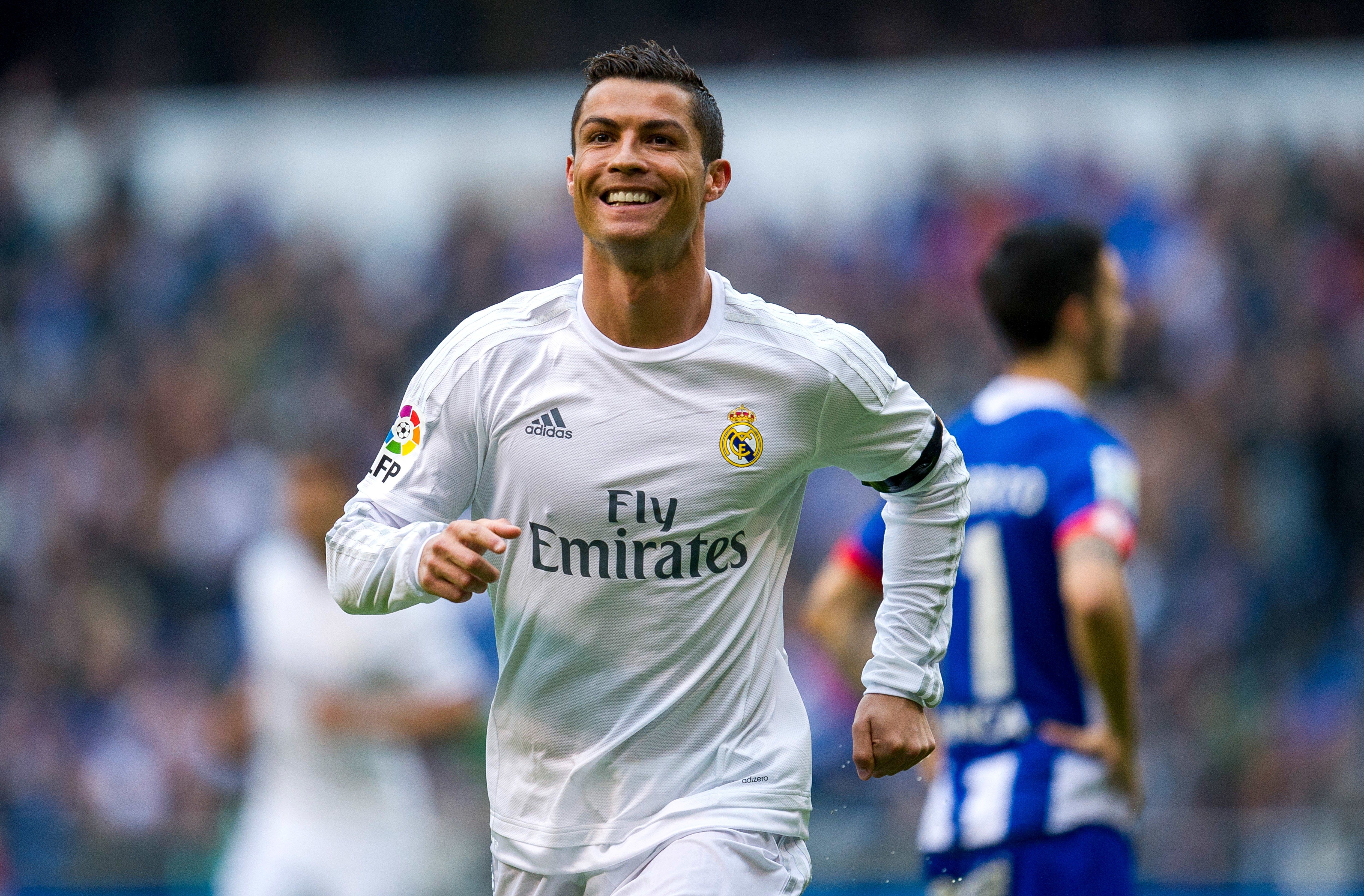 5000x3285 Phone wallpaper: Cristiano Ronaldo, Portuguese, Soccer, Sports 436576