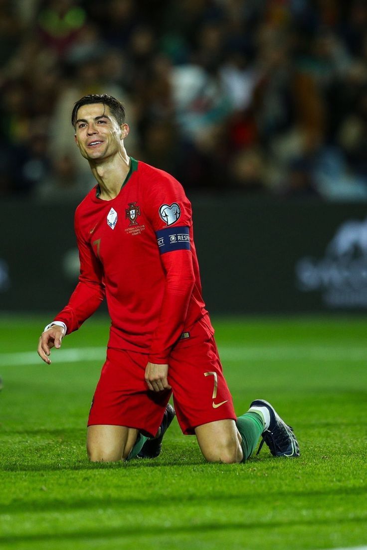 736x1104 Ronaldo latest pics. Ronaldo red wallpaper, Ronaldo euro 2016 wallpaper, Cristiano ronaldo goat