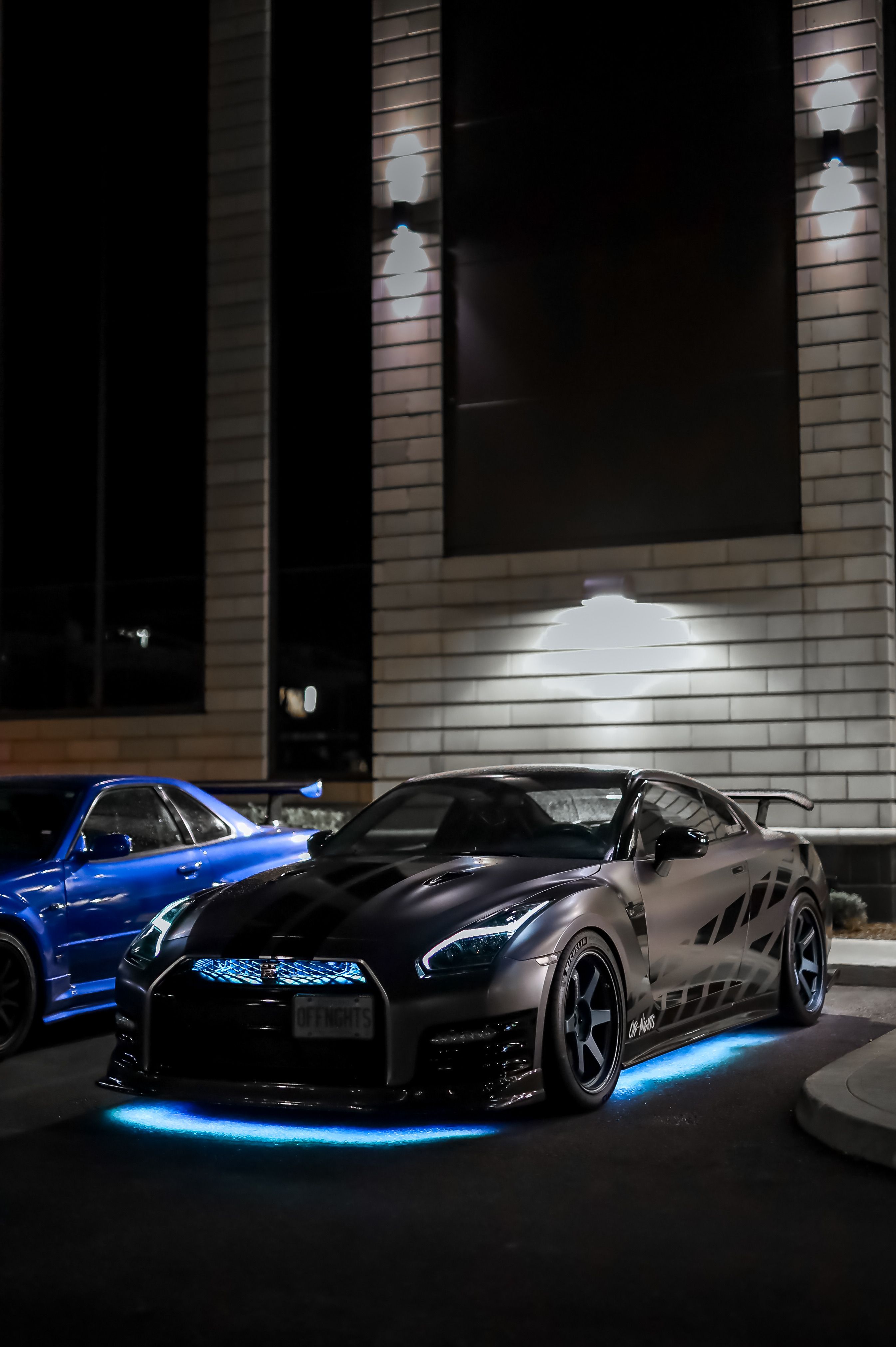 2691x4044 Nissan GT R On The Parking Lot At Night · Free