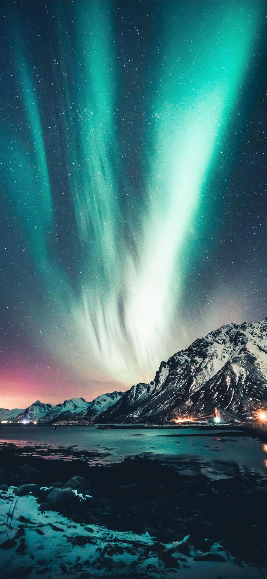 1125x2436 Northern lights over Lofoten Islands Norway OC iPhone X Wallpaper Free Download