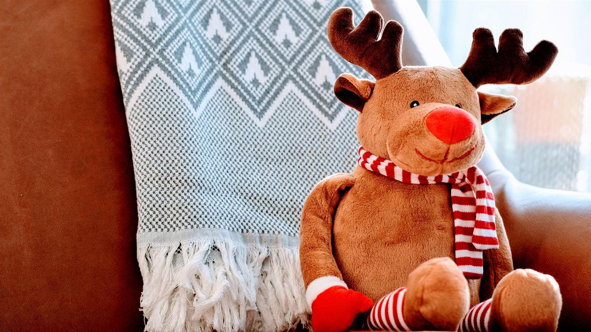1920x1080 Cute Christmas Deer Toy HD Wallpaper 1920x1080