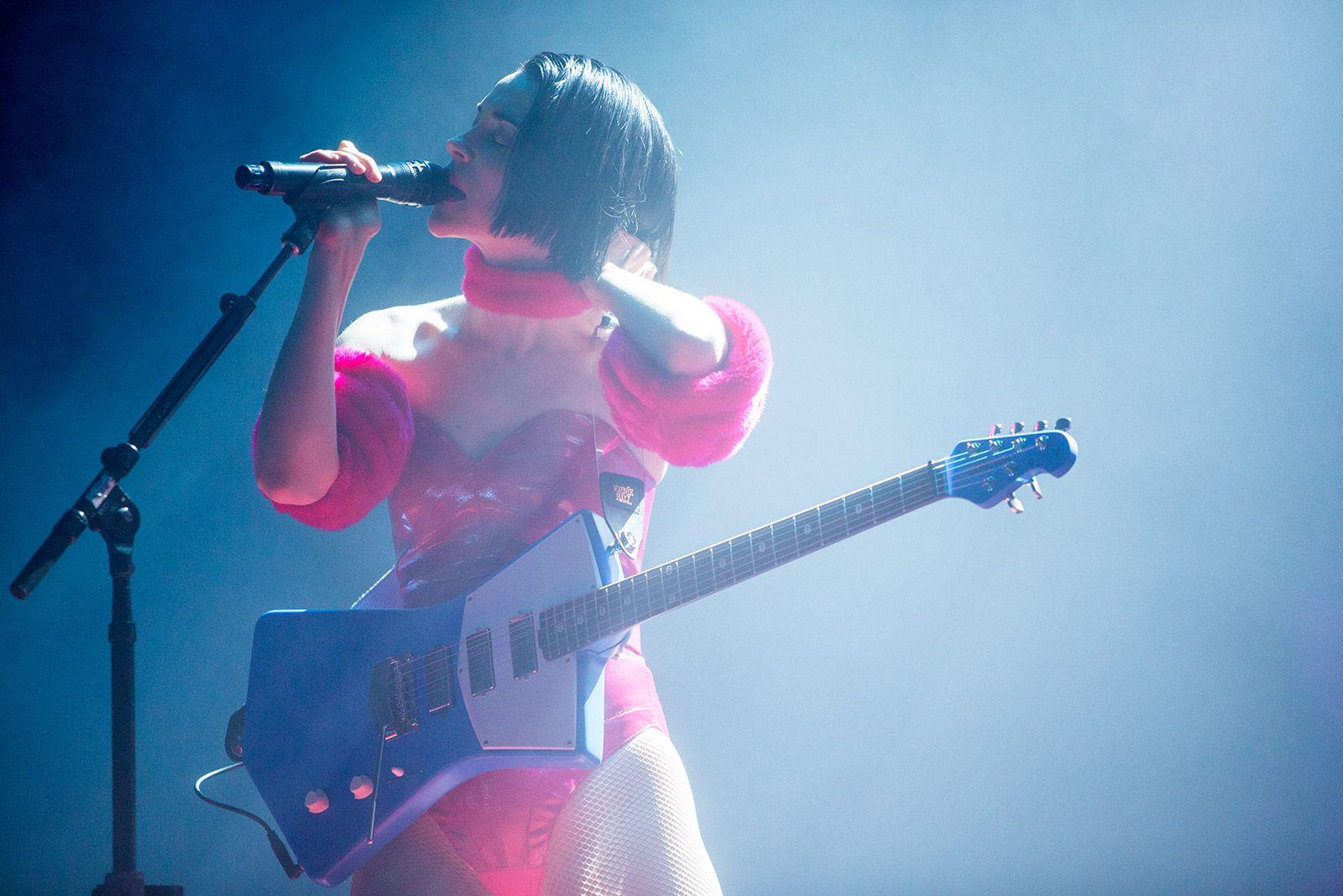 1600x1067 St Vincent Wallpaper
