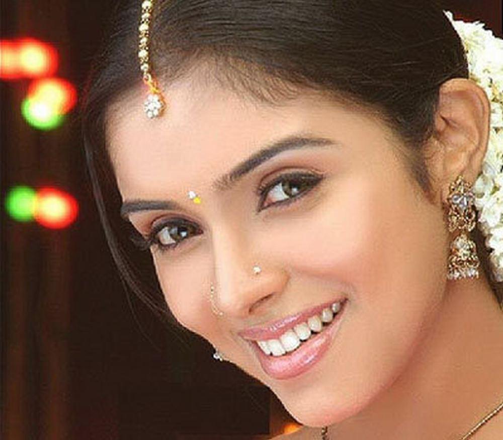 1000x875 Download Asin Thottumkal Hot Wallpaper In HD