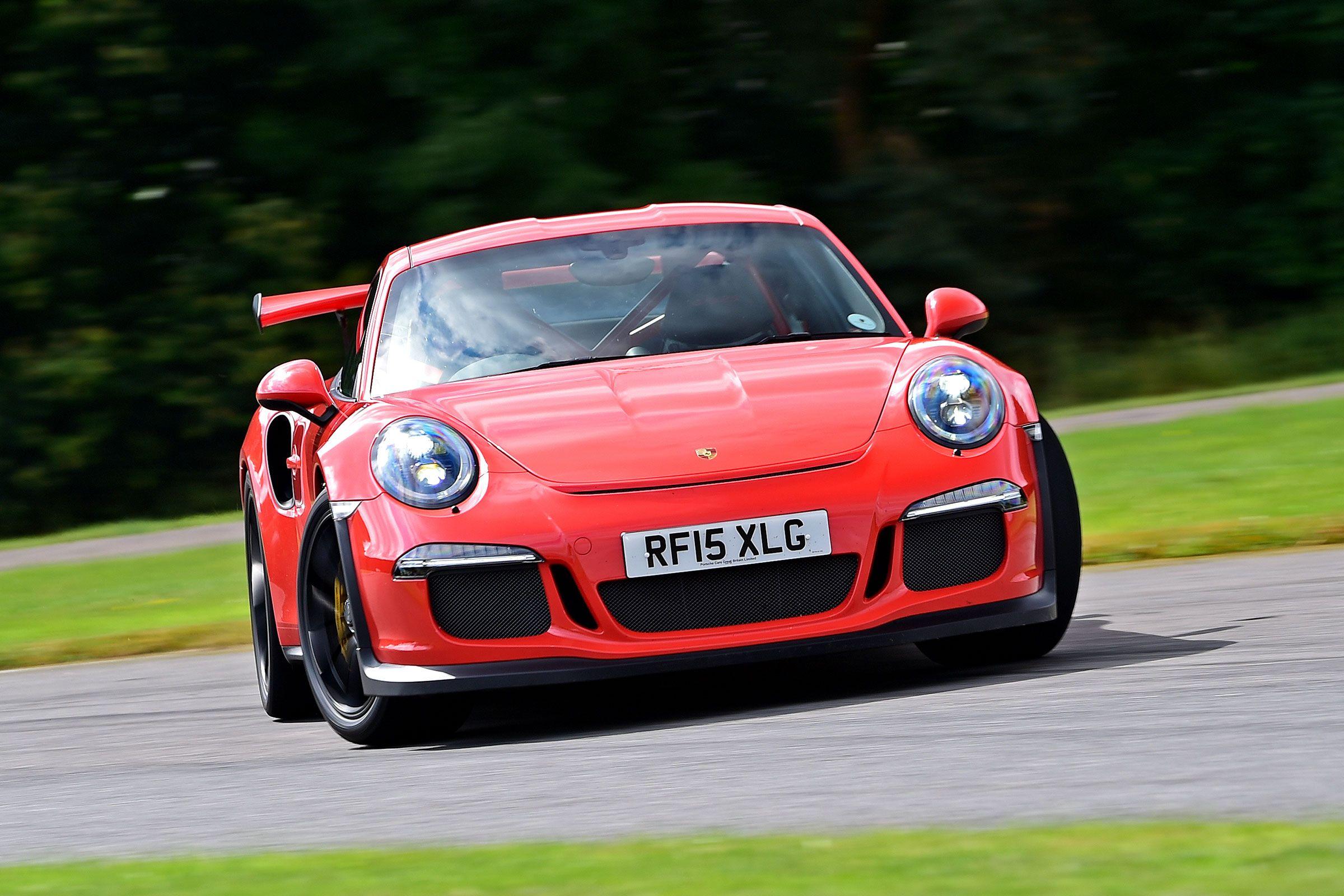 2400x1600 Porsche 911 GT3 RS 2015 review