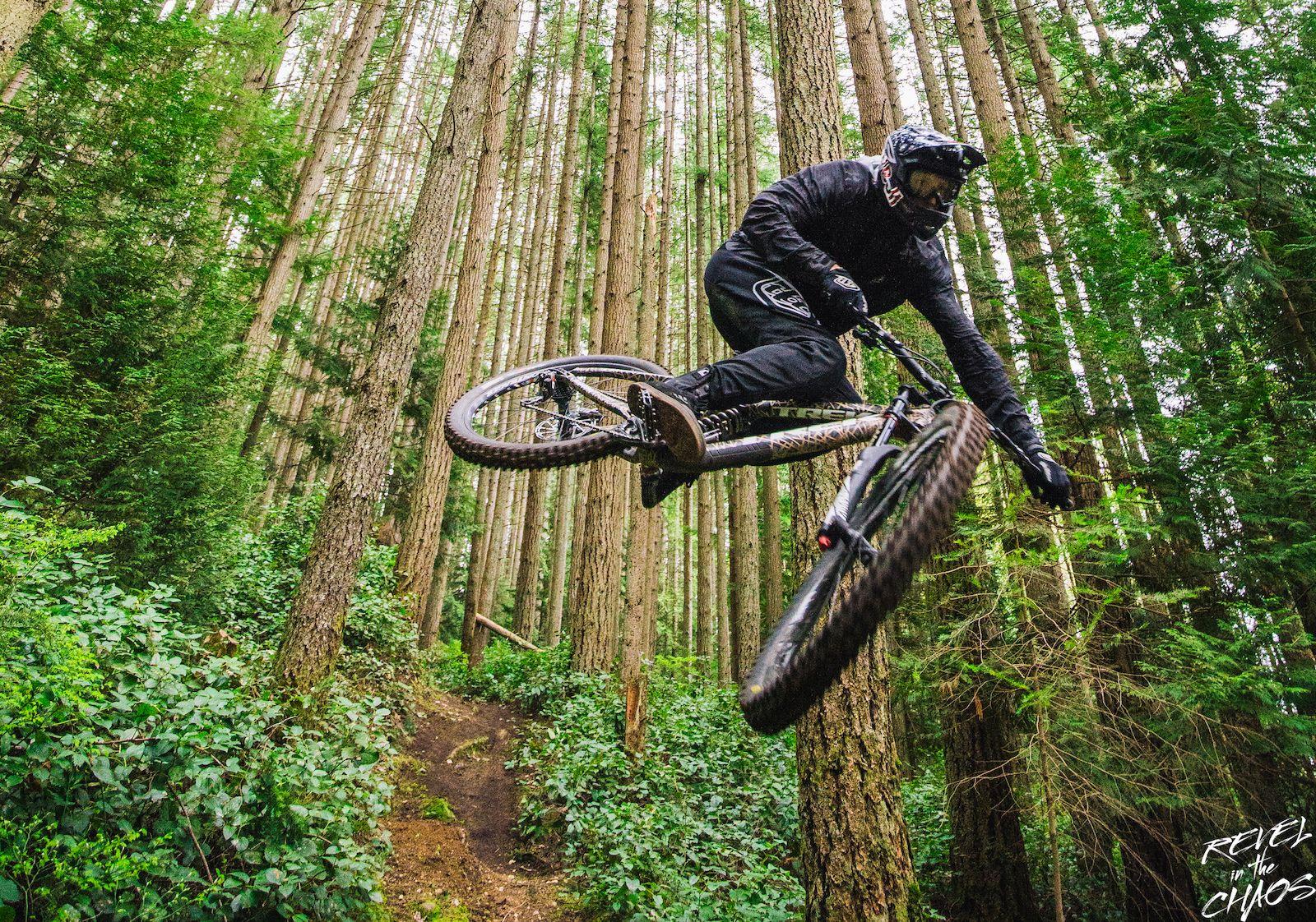 1600x1122 Mountain Biking Photo