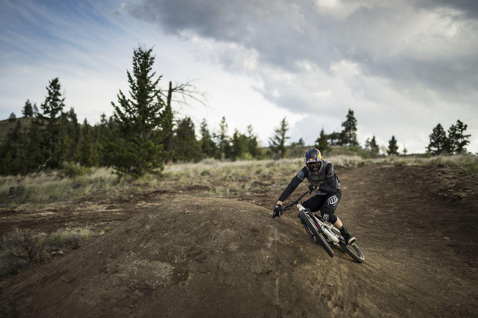 1600x1065 Mountain Biking Photo