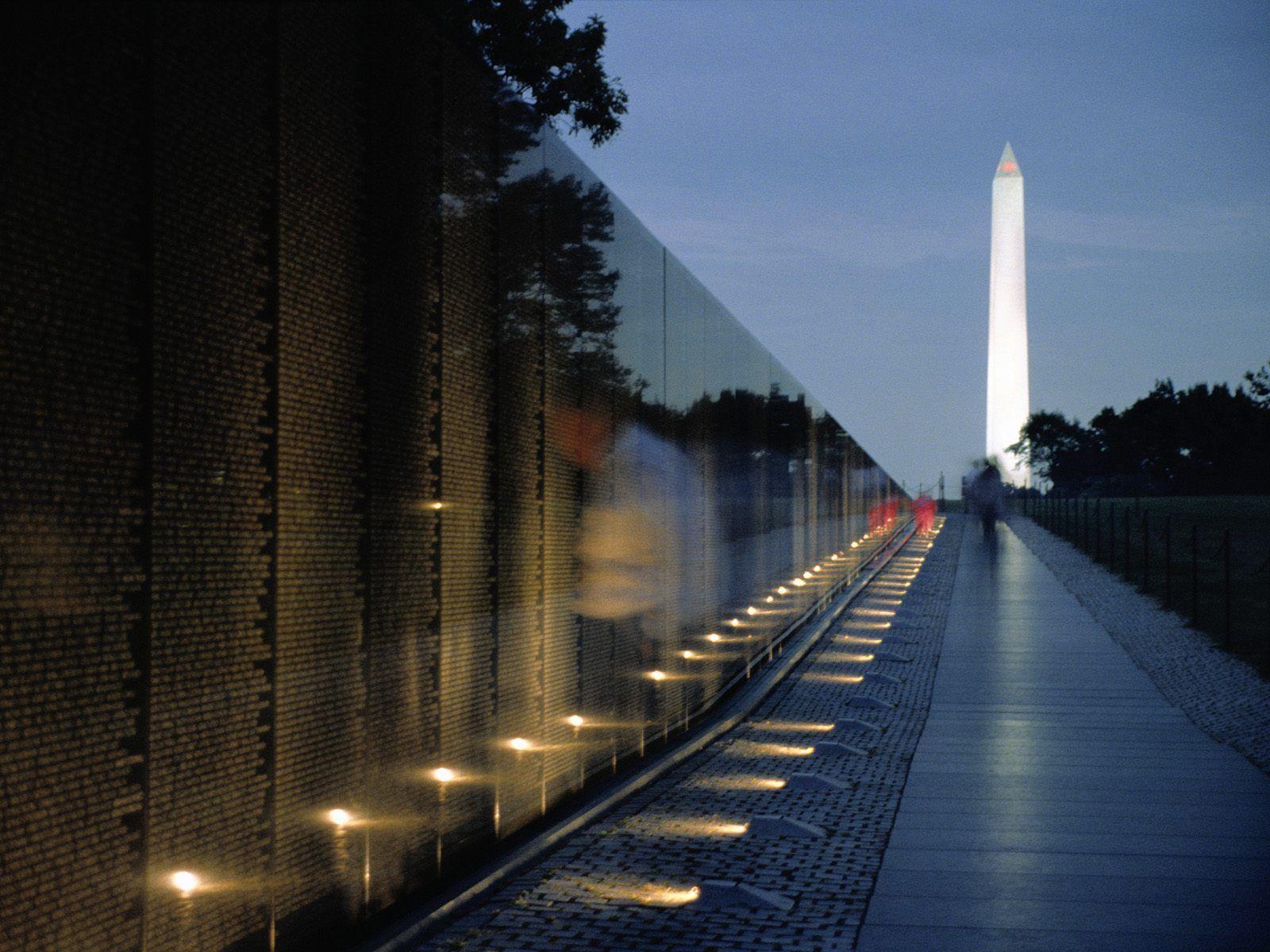 1600x1200 The Vietnam Memorial And Washington Monument Washington Dc 1600x1200
