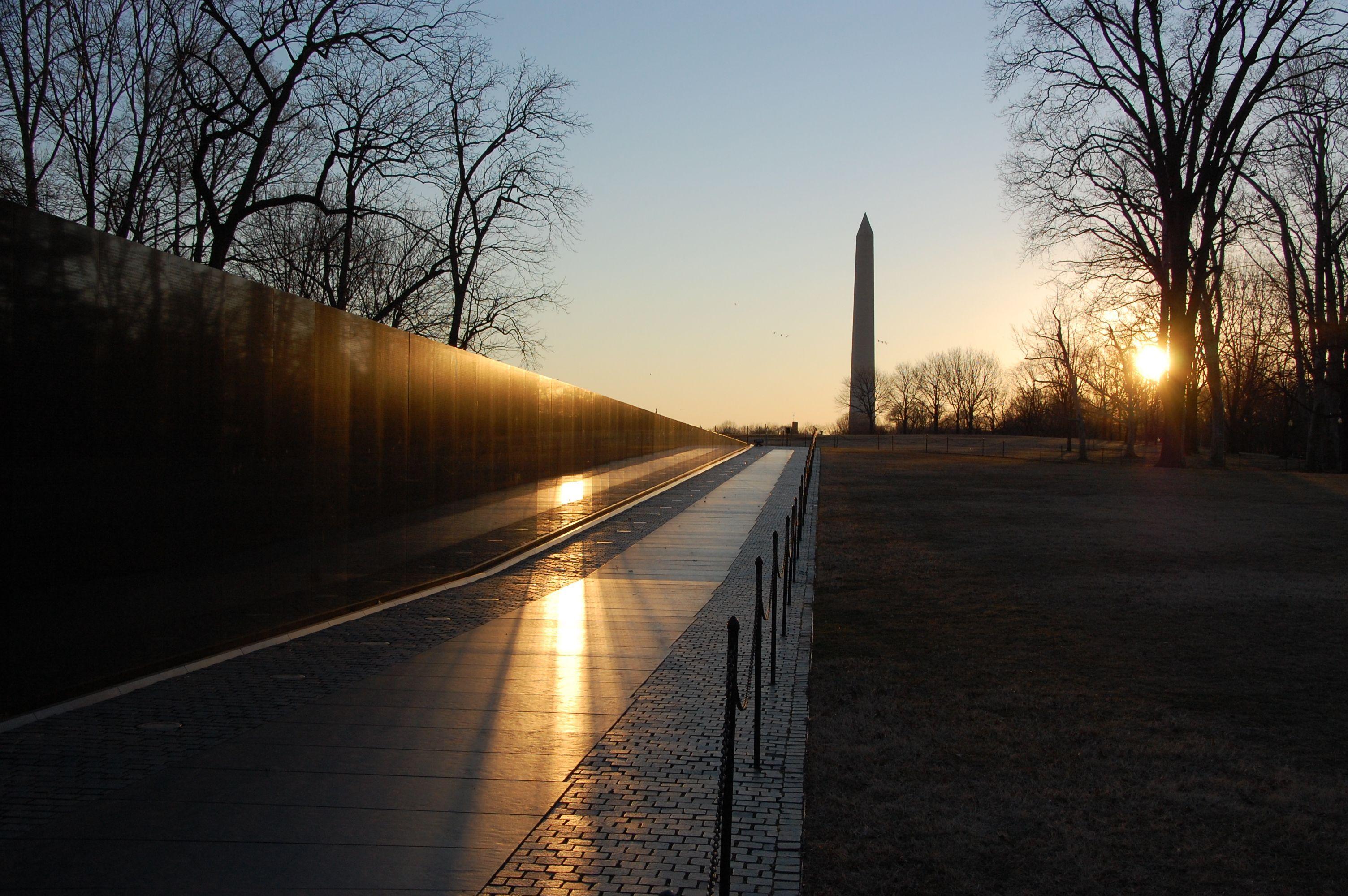 3008x2000 Vietnam War Memorial Sunrise Photo with the Washington Monument