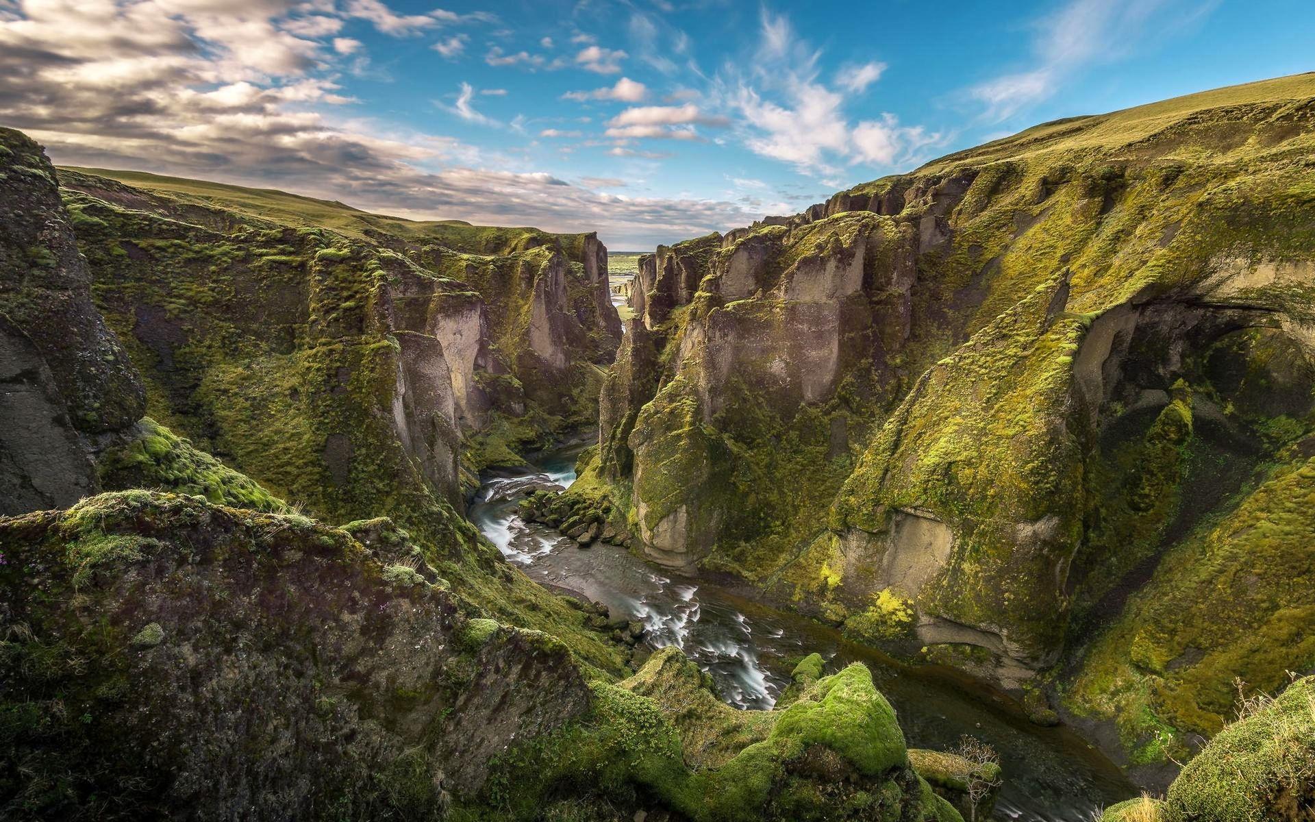 1920x1200 Fjaðrárgljúfur canyon in south east Iceland [1920 × 1200]