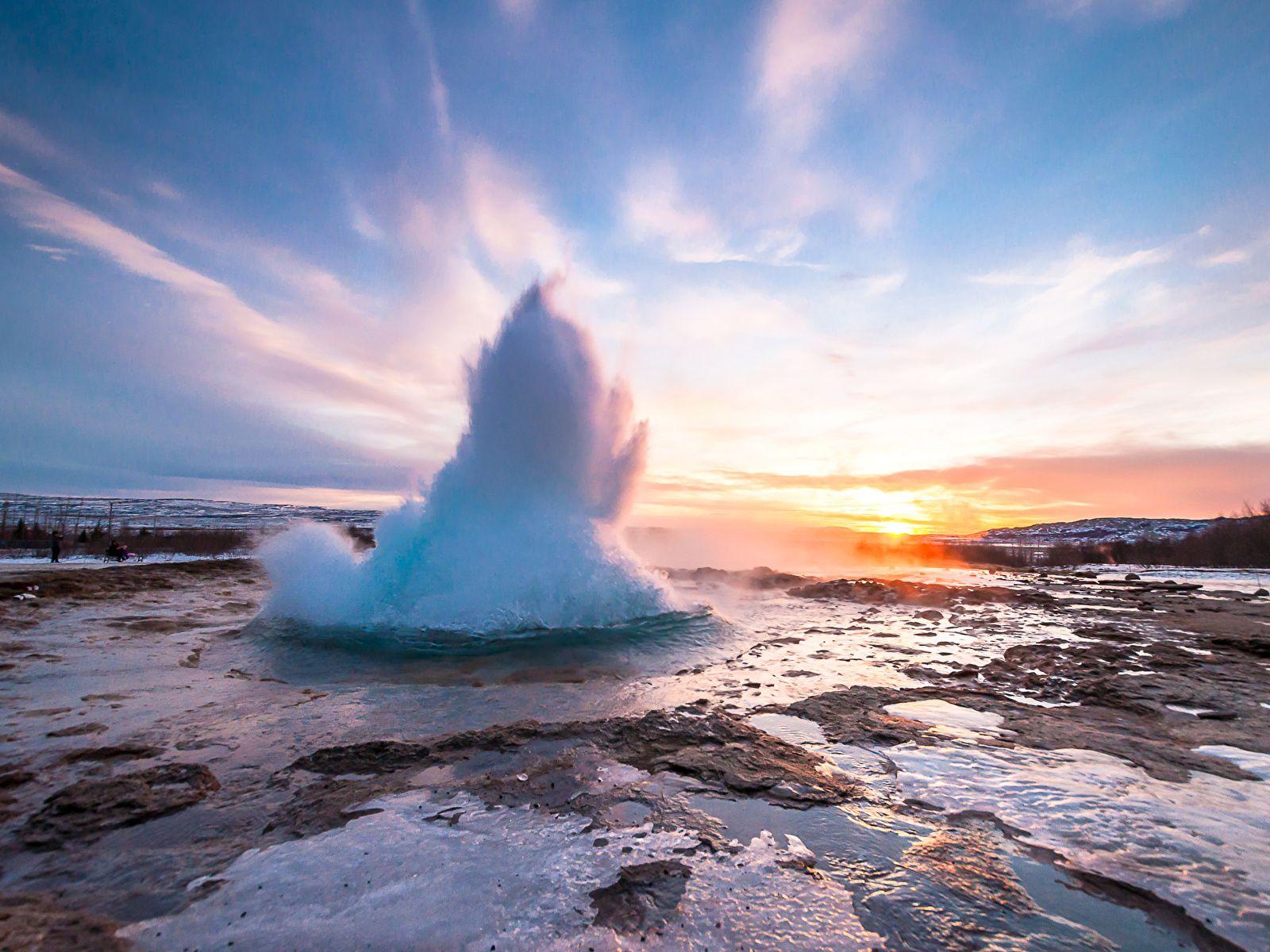 1600x1200 Photo Iceland Geyser Strokkur Nature Sky sunrise and 1600x1200