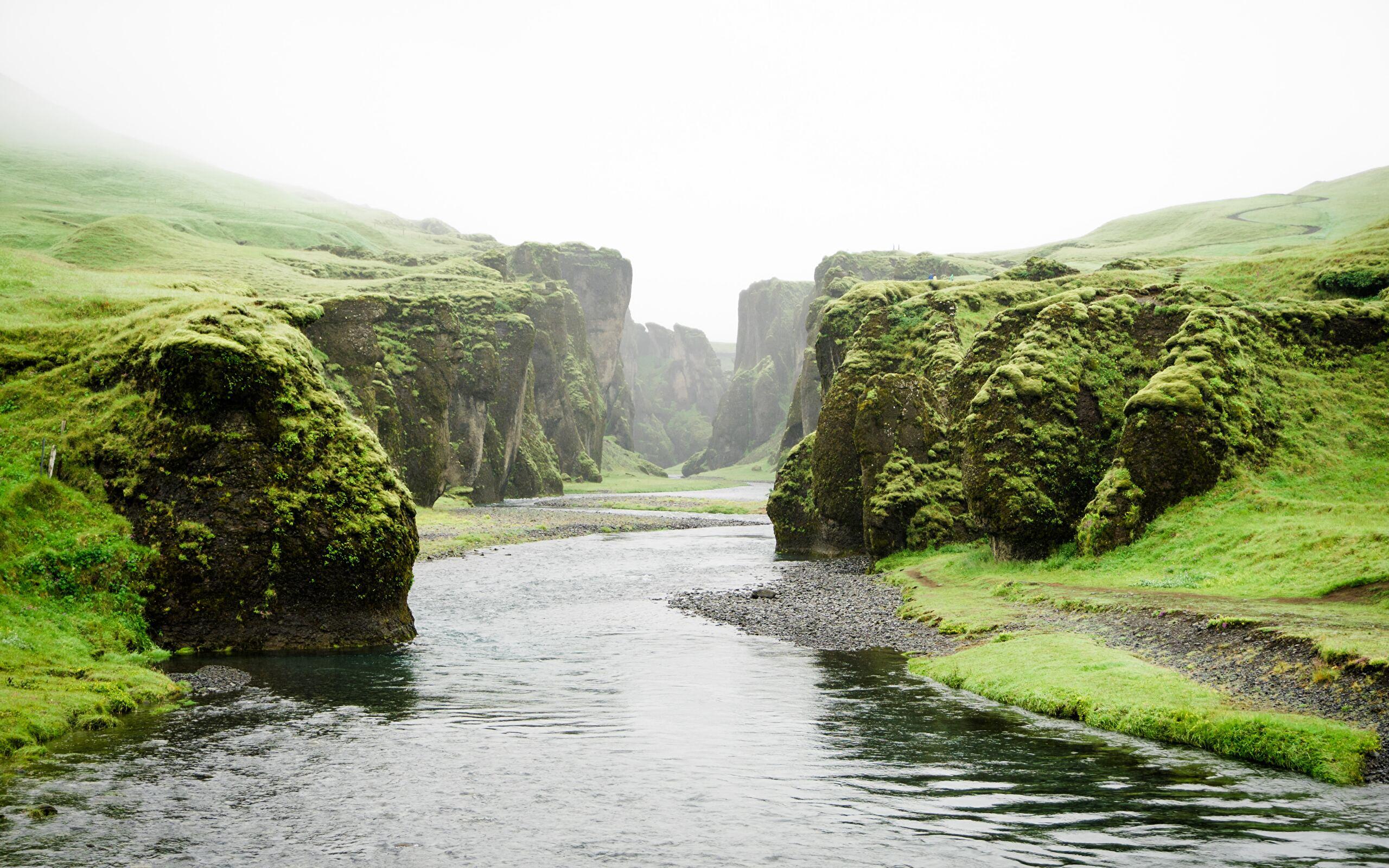 2560x1600 Green Canyon, Iceland (Photo credit to Martin Sanchez) [6000 x 4000]