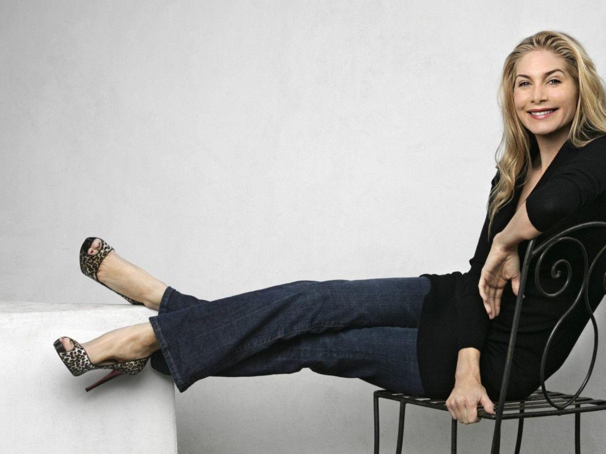 1200x900 Elizabeth Mitchell wallpaper