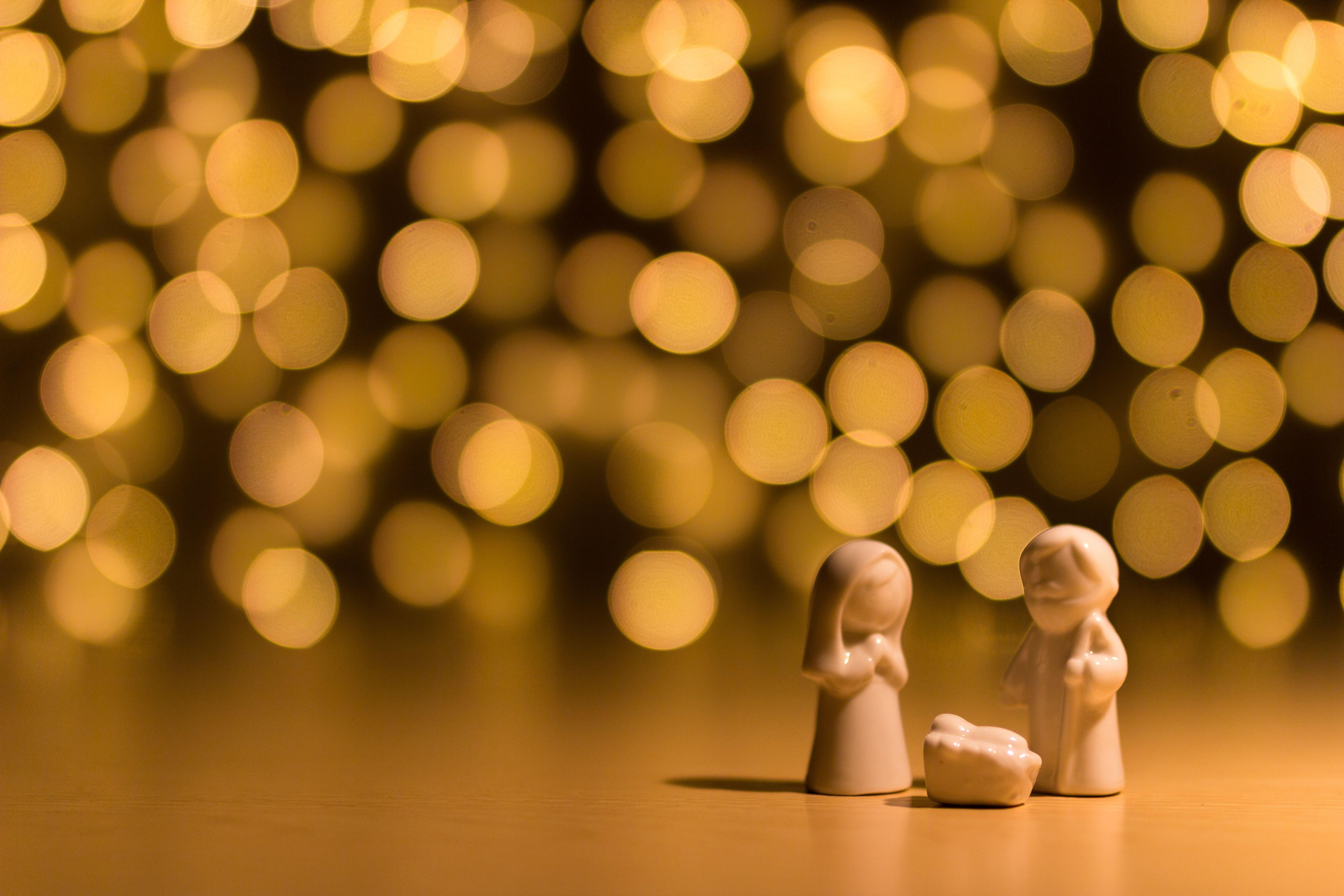 5184x3456 white ceramic nativity figurine free image