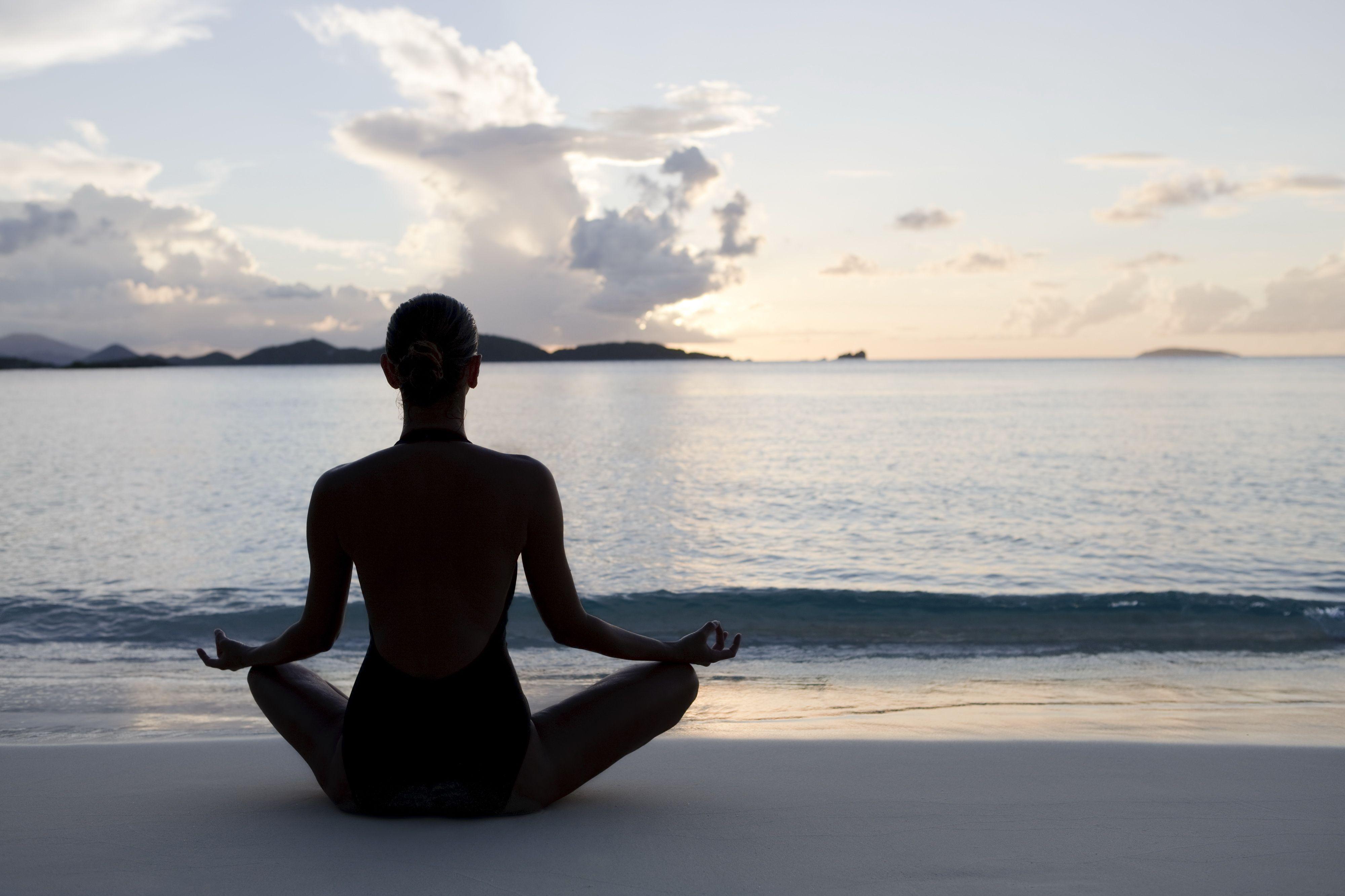 4000x2667 Yoga Poses In The Beach Wallpaper & Background Download