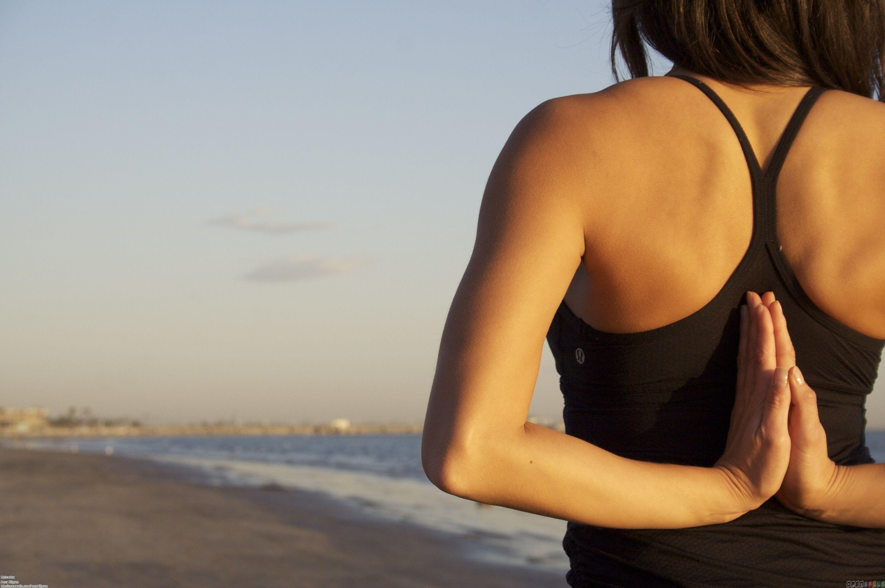 3456x2298 Yoga in the beach Desktop wallpaper 1680x1050