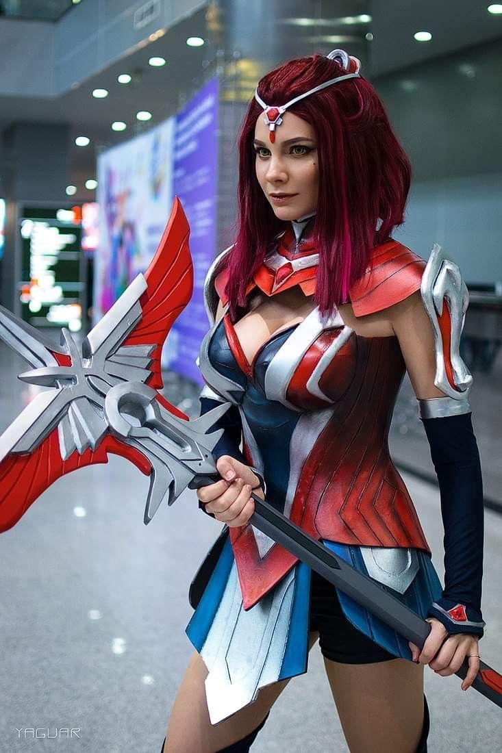 733x1100 Fortnite Valor Cosplay