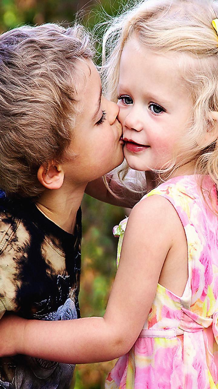720x1280 Baby Love Kiss Wallpaper for Android