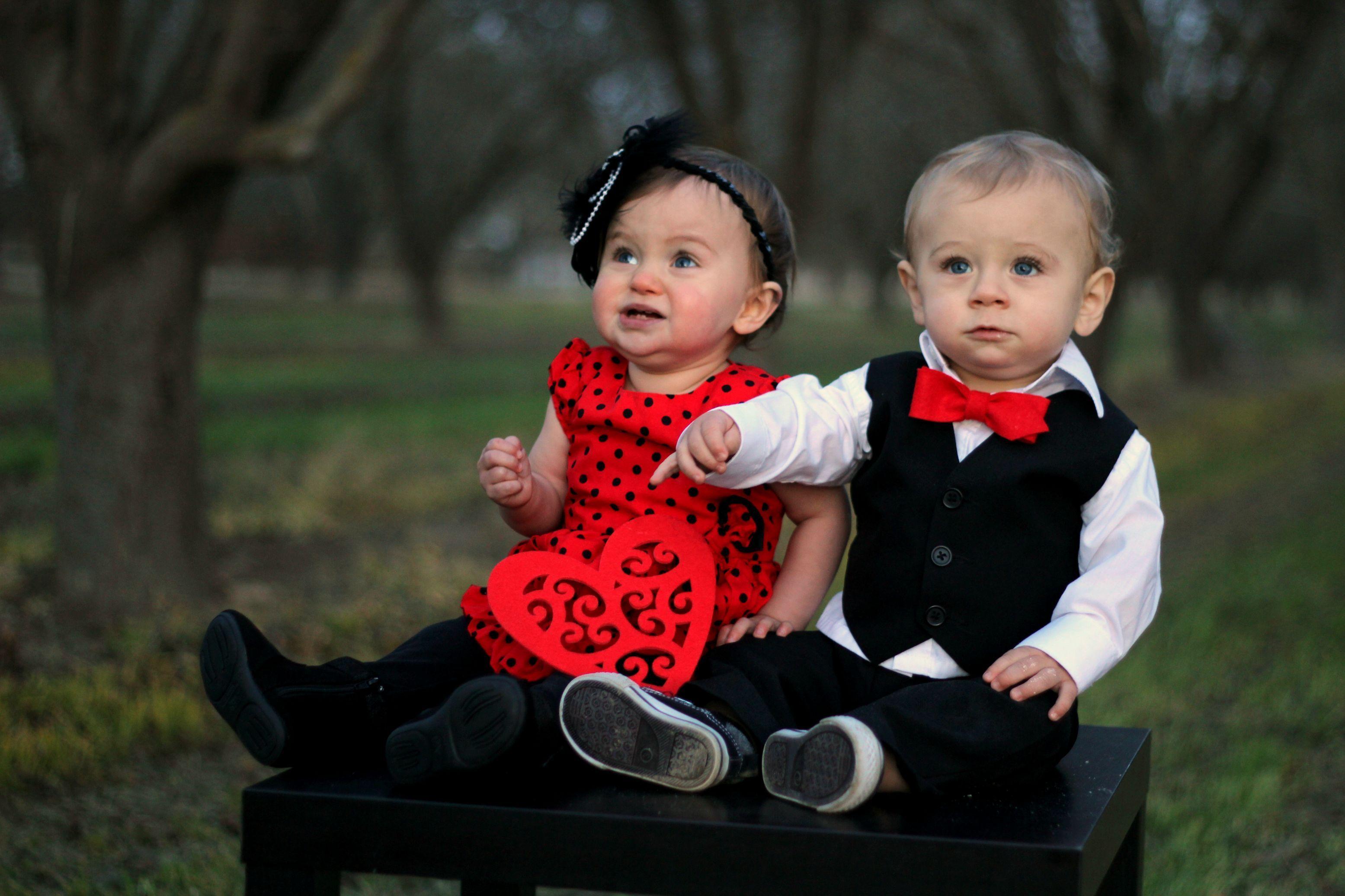 3110x2073 Cute Baby Couple Wallpaper