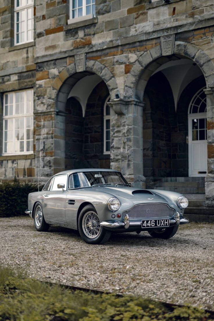 736x1104 Aston Martin DB4