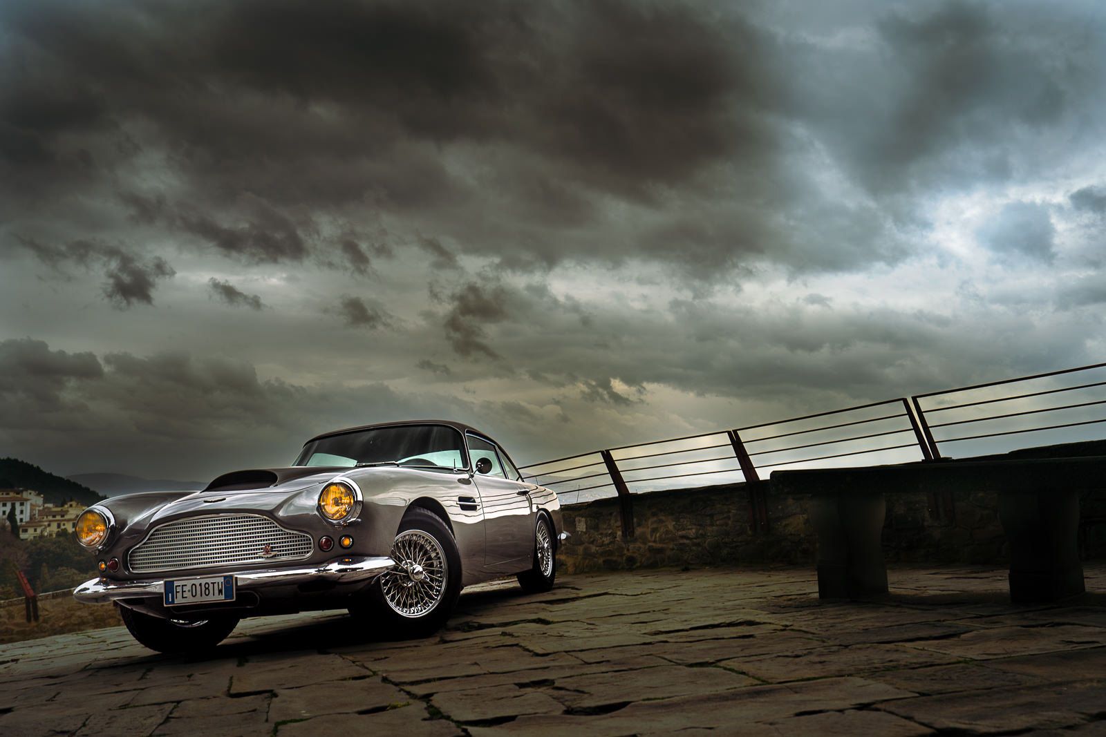 1600x1067 Cars In the Middle Martin DB4 Superleggera