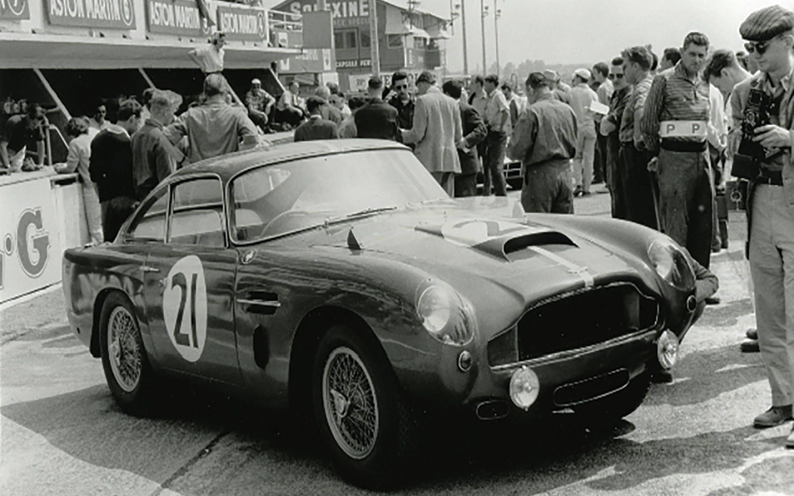 2560x1600 Aston Martin Will Build 25 Brand New DB4 GT Lightweight Coupes