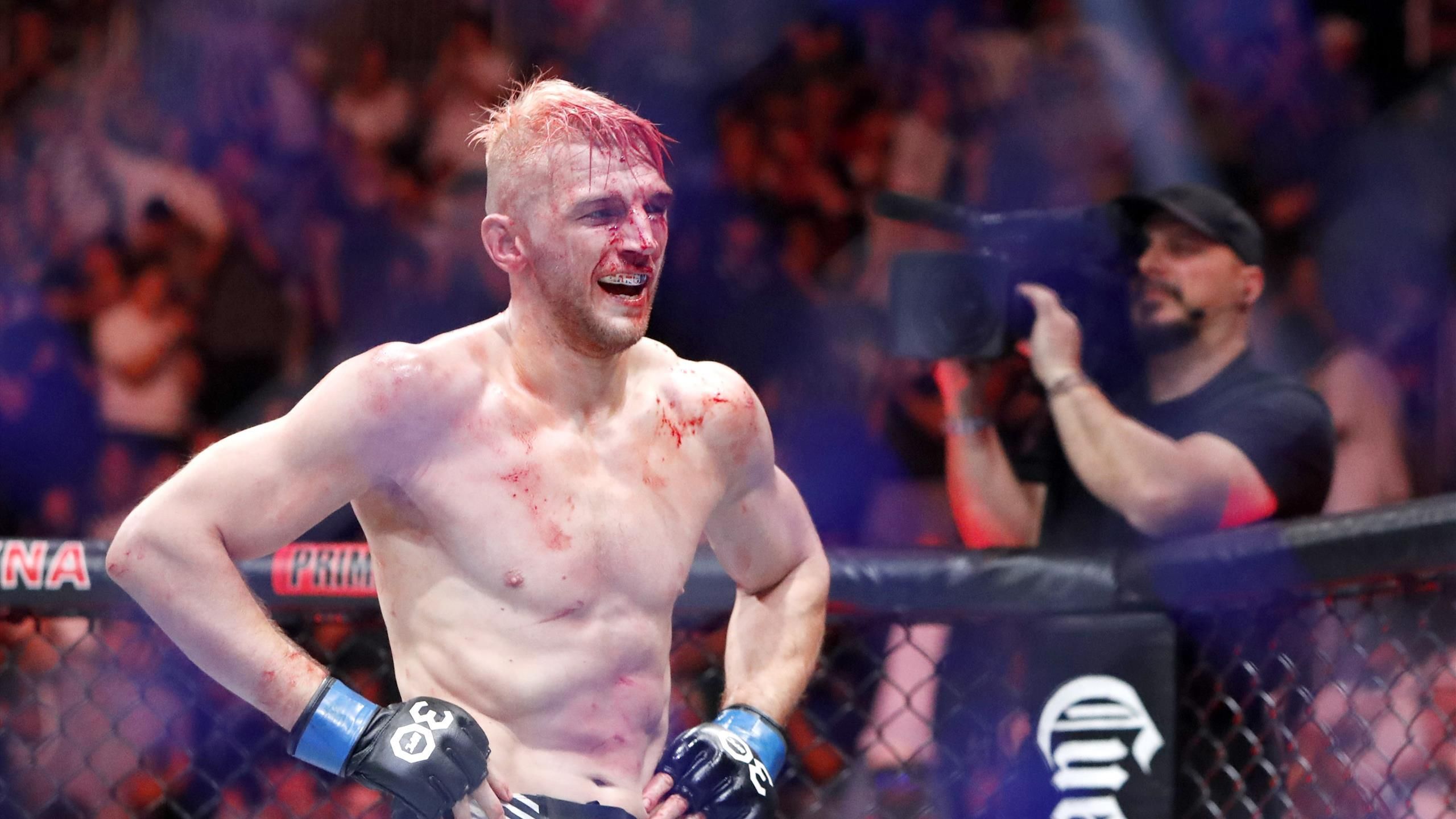 2560x1440 Dan Hooker won UFC 290 fight against Jalin Hooker with broken arm and orbital