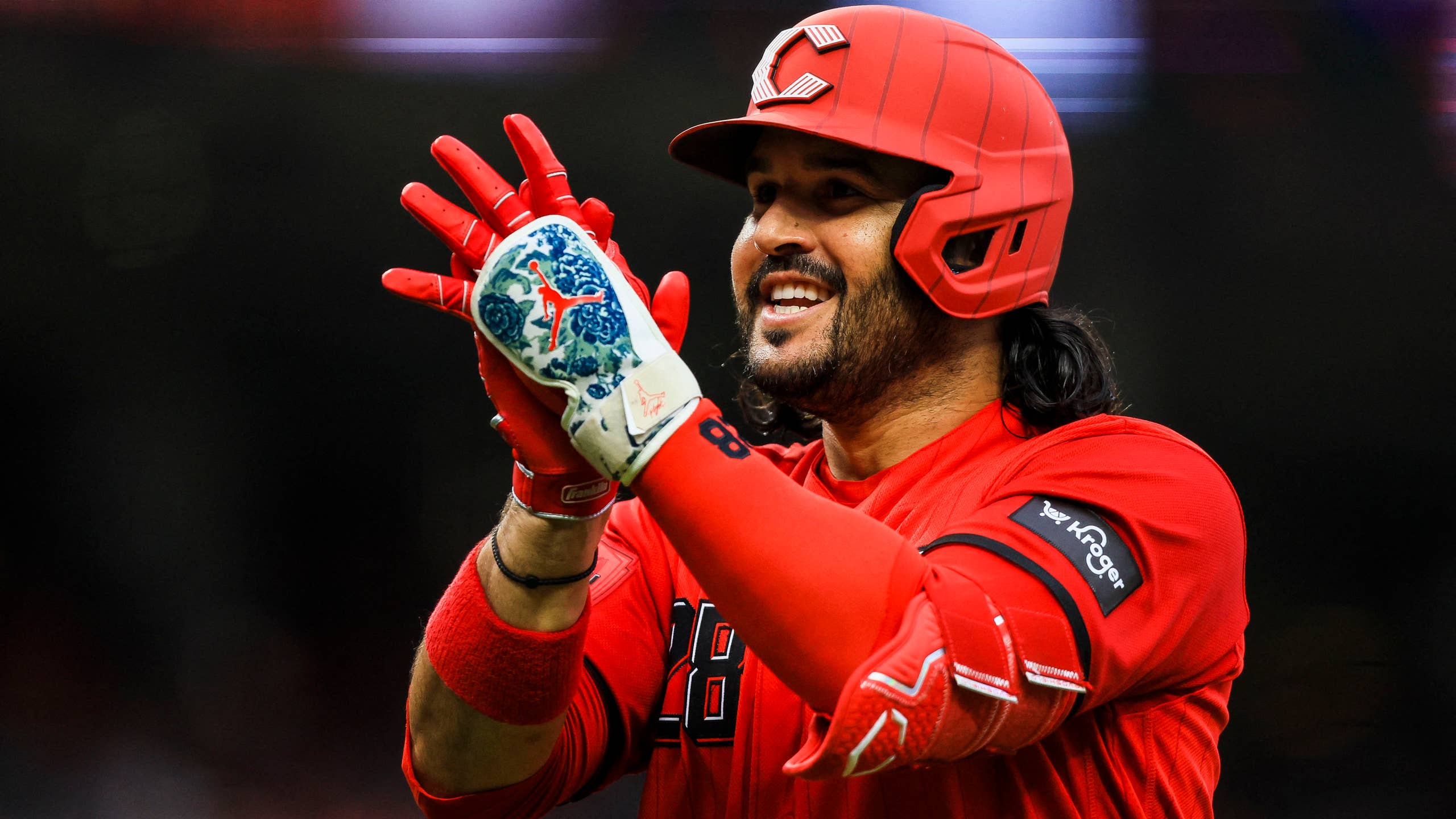 2560x1440 Mariners Urged to Reunite With Eugenio Suarez After Reds Decision