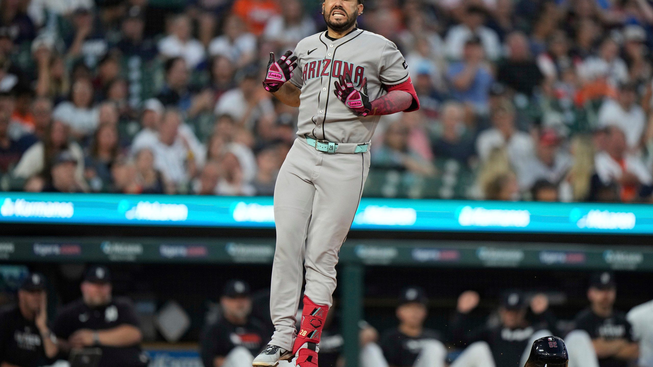 2560x1440 Eugenio Suárez Says X Rays Were Negative After He Was Hit On Index Finger By Pitch Against Tigers