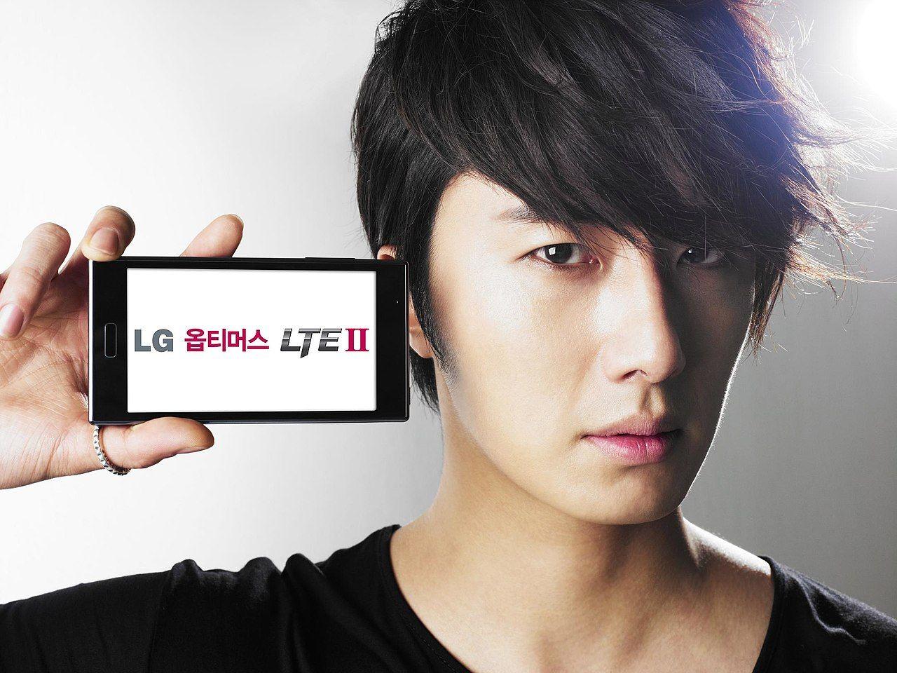 1280x960 Jung Il Woo with LG Optimus LTE 2