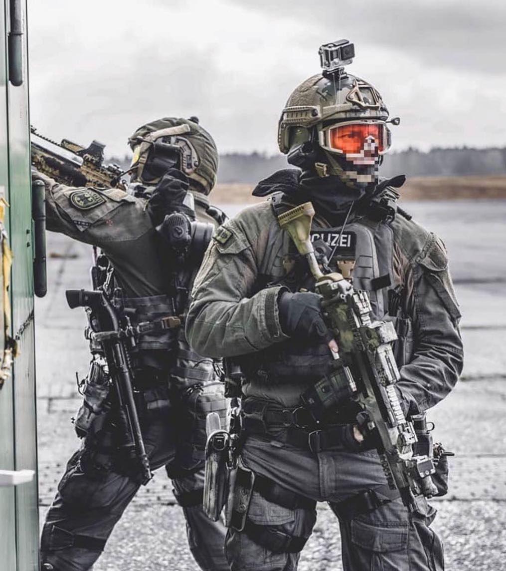 1015x1144 German GSG 9 Training!. Special Police Forces, Military, Military Picture