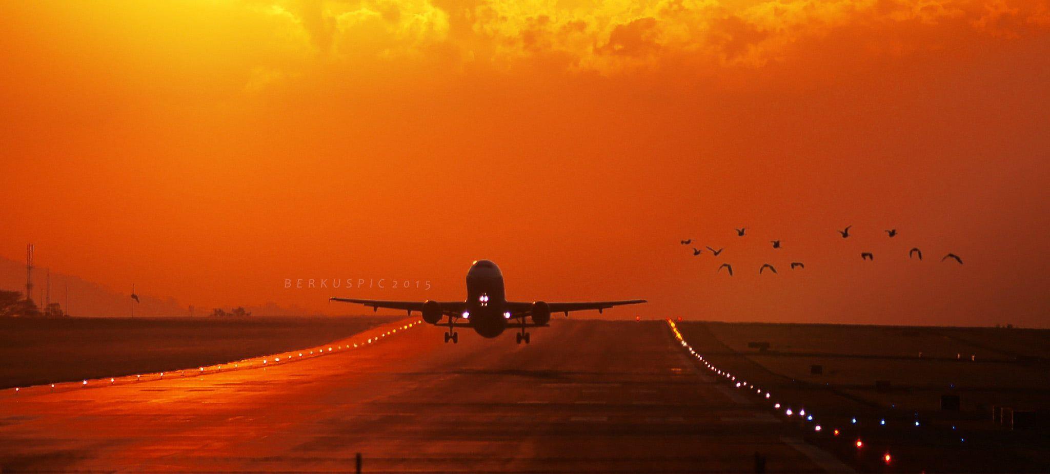 2048x925 plane landing on sunset #airplane commercial Airplane air Vehicle #flying #transportation #airport #. Watercolor wallpaper iphone, Sunset, Wallpaper iphone summer