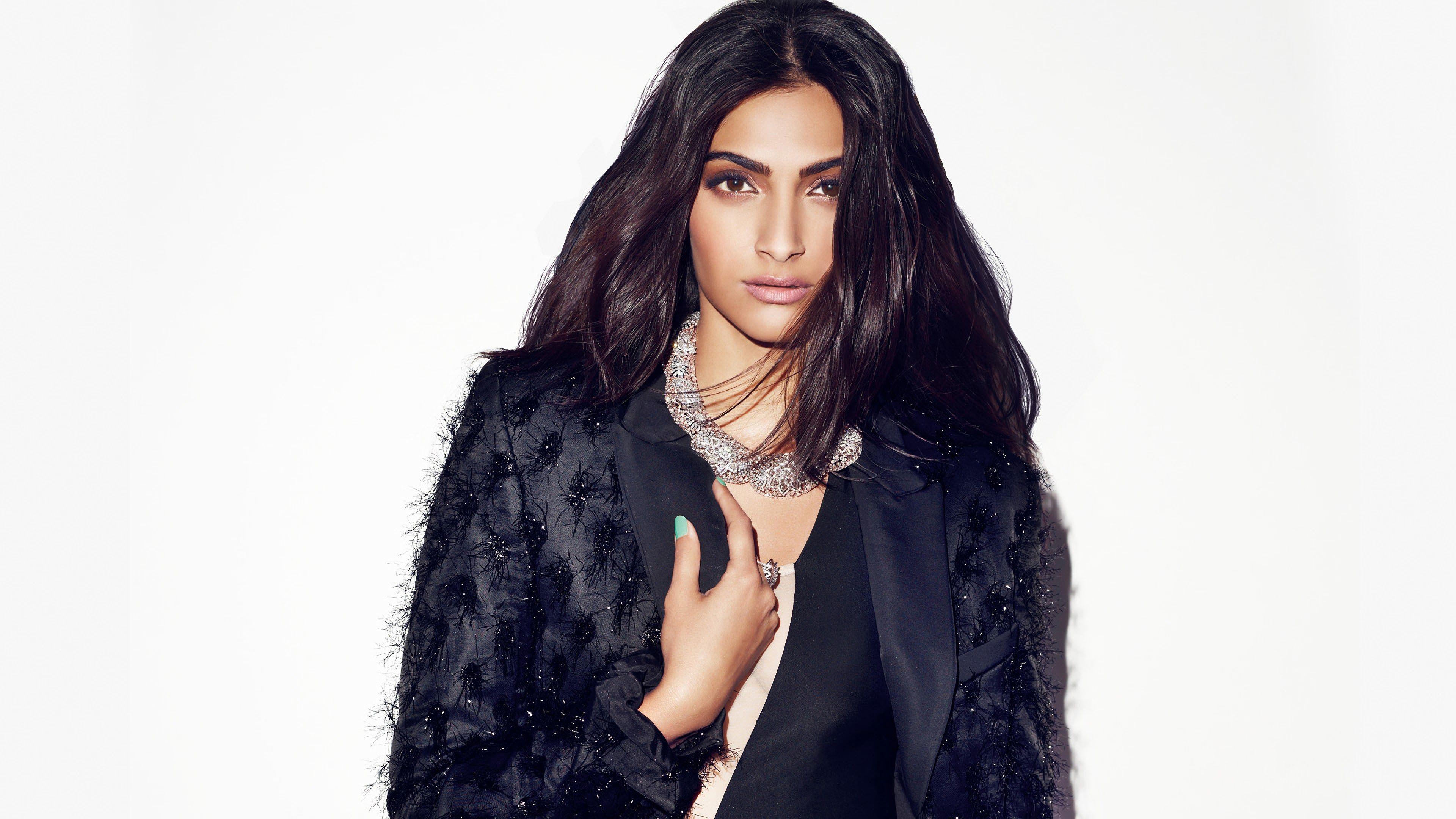3840x2160 Sonam Kapoor Bollywood Brunette 4K Wallpaper