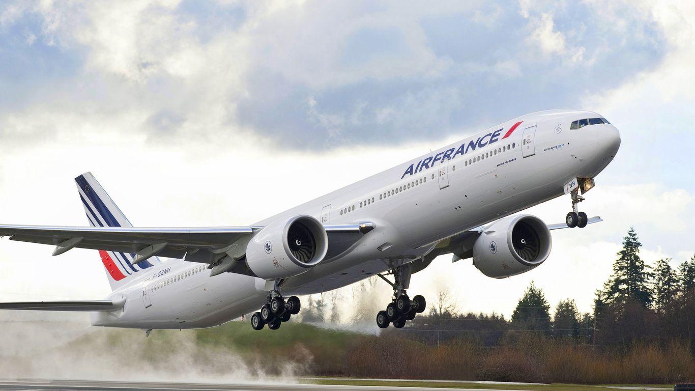 1366x768 Airplane Wallpaper HD
