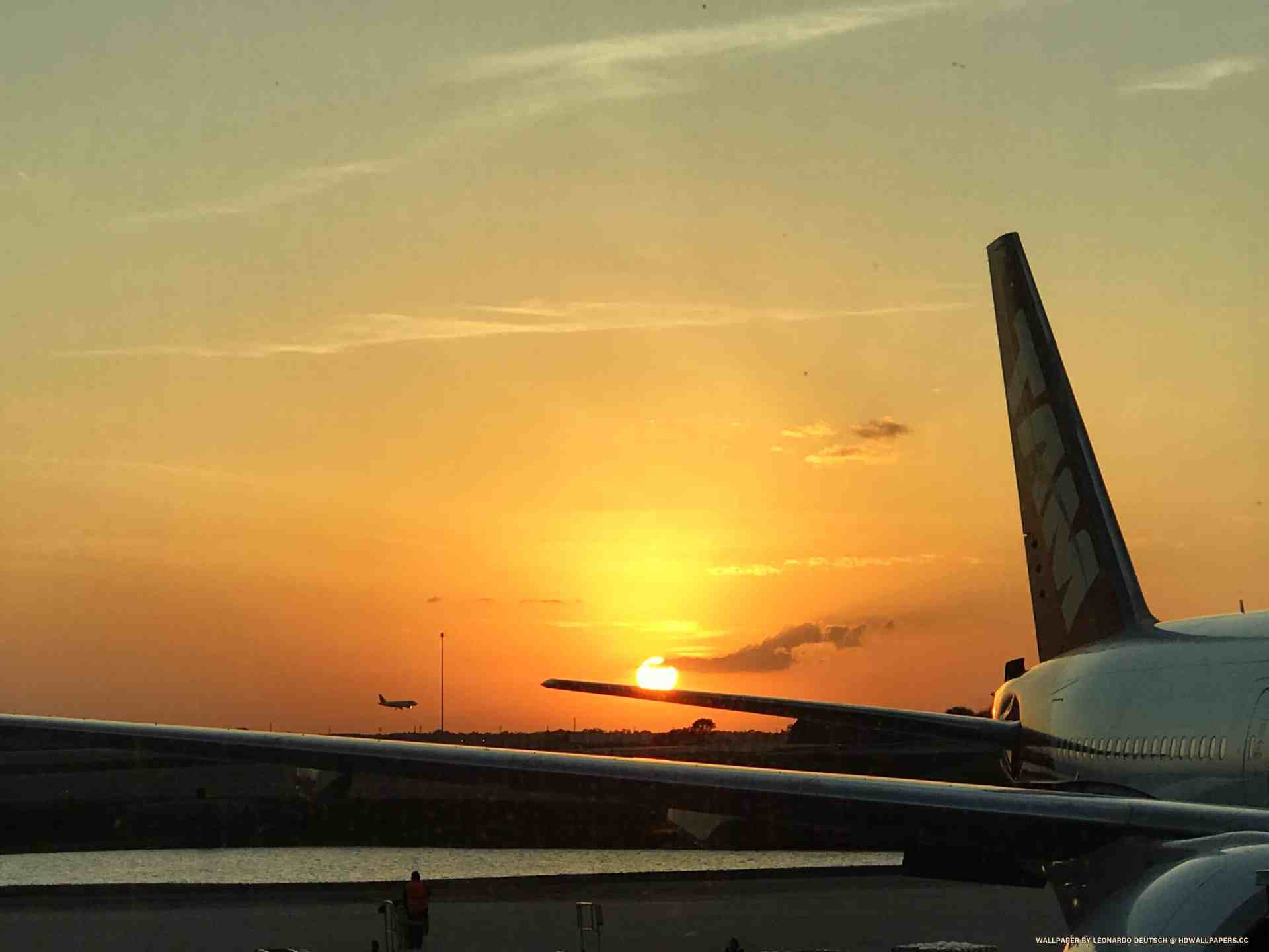 1920x1440 Sunset in airport