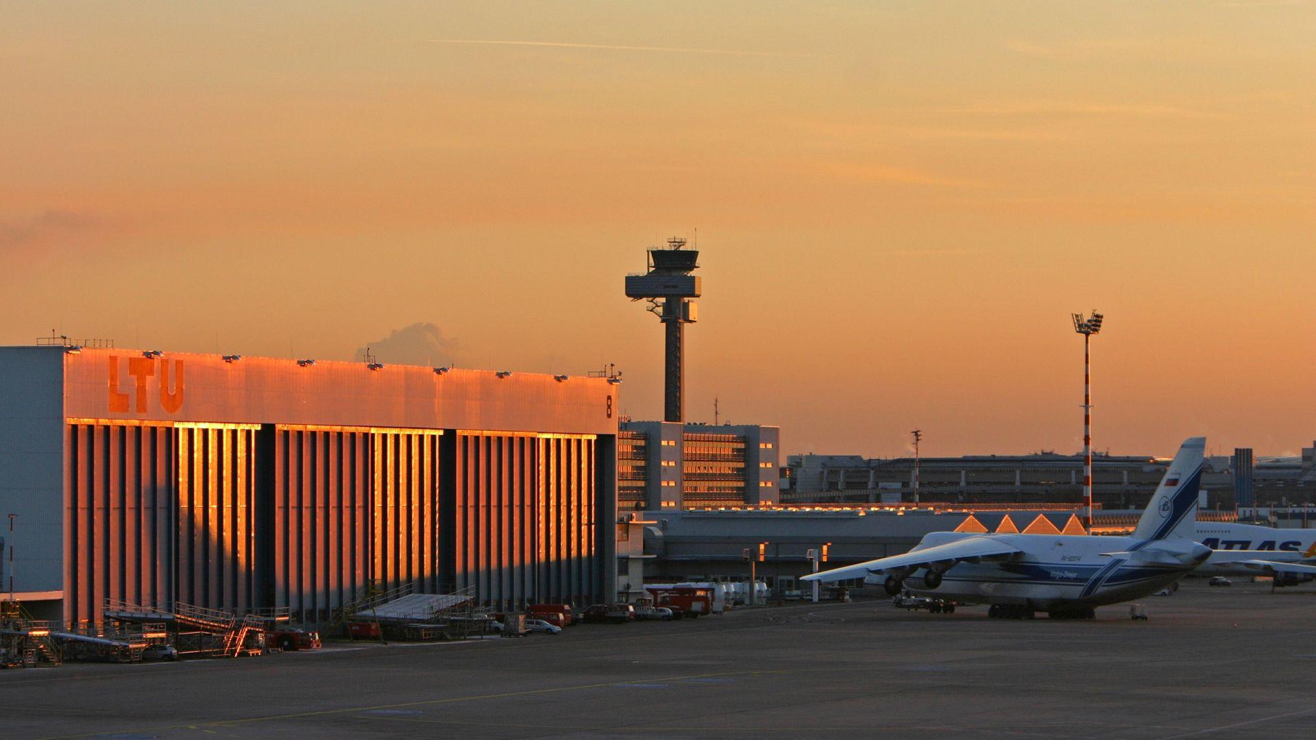 1920x1080 Düsseldorf International Airport, LTU Hangar at Sunrise