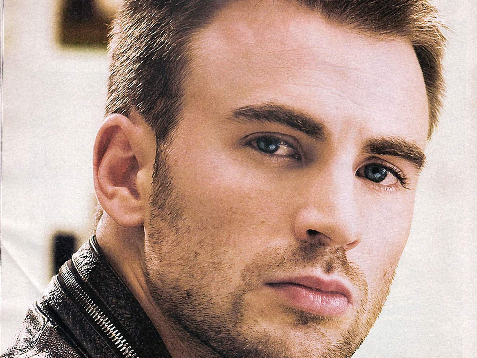 1600x1200 Chris Evans to tell superhero's tale on TV show