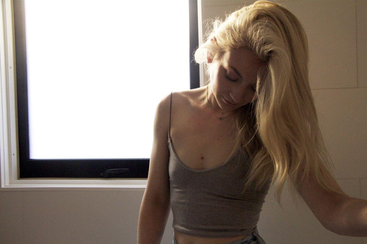 1200x800 Emily Kinney wallpaper