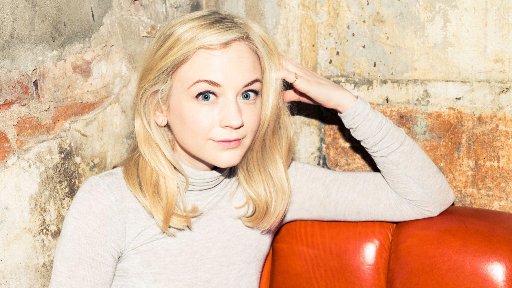 2000x1125 Actress Emily Kinney Talks Her EP and New Show, Conviction