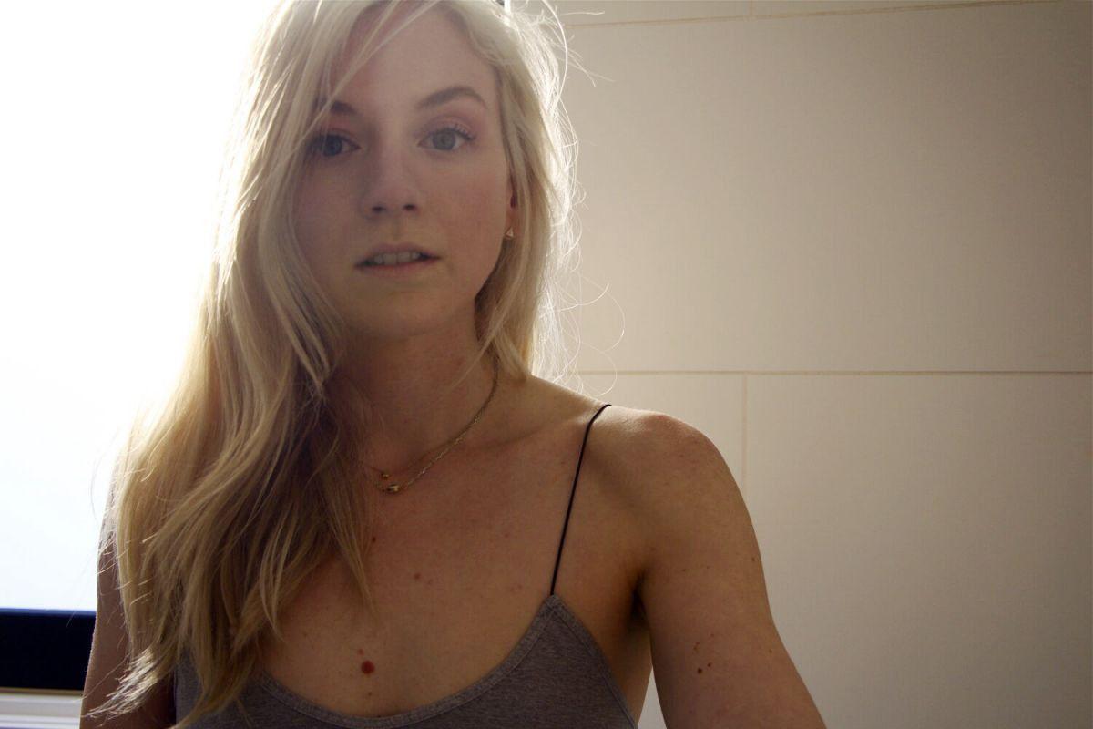 1200x800 Emily Kinney wallpaper