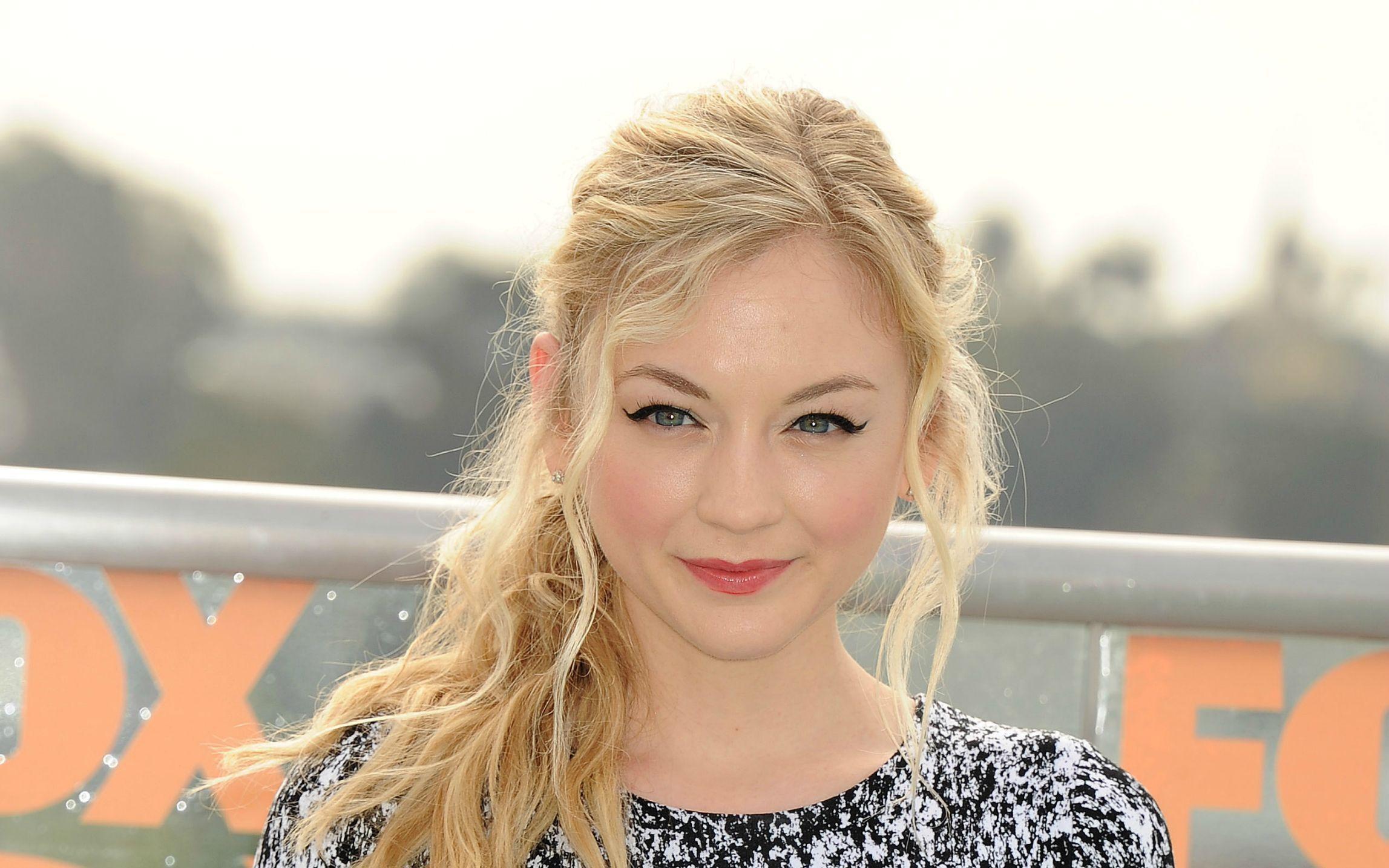 2295x1434 emily kinney HD wallpaper, background