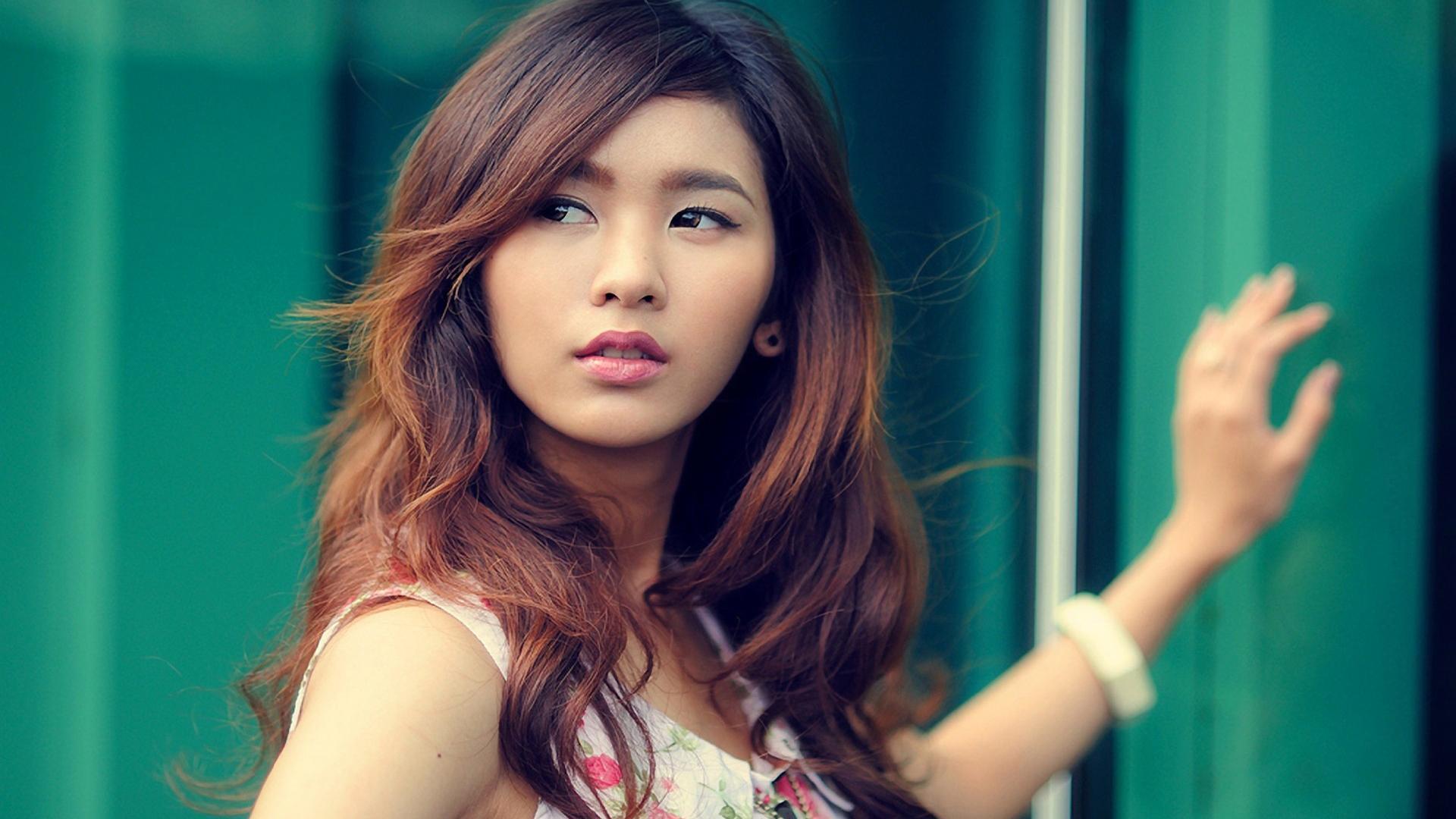 1920x1080 Chinese Models Wallpaper