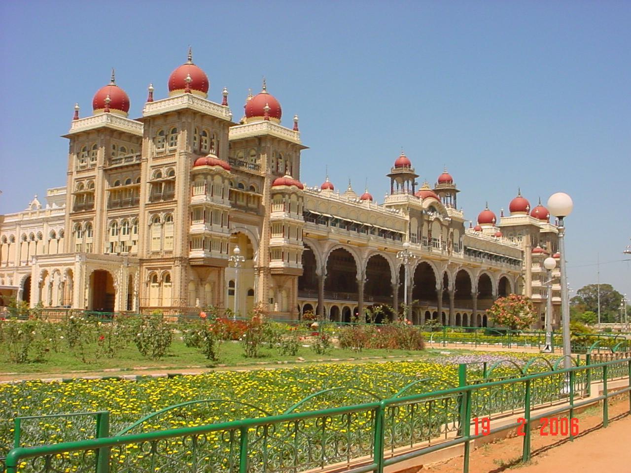1280x960 Visitor For Travel: Beautiful Mysore Palace High Resolution Photo