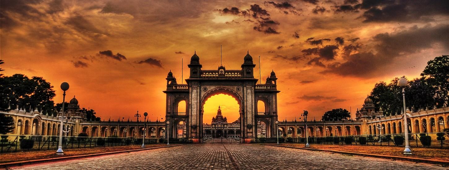 1450x550 Main Gate of the Mysore Palace Coorg Tour, Mysore Coorg Package From Mysore