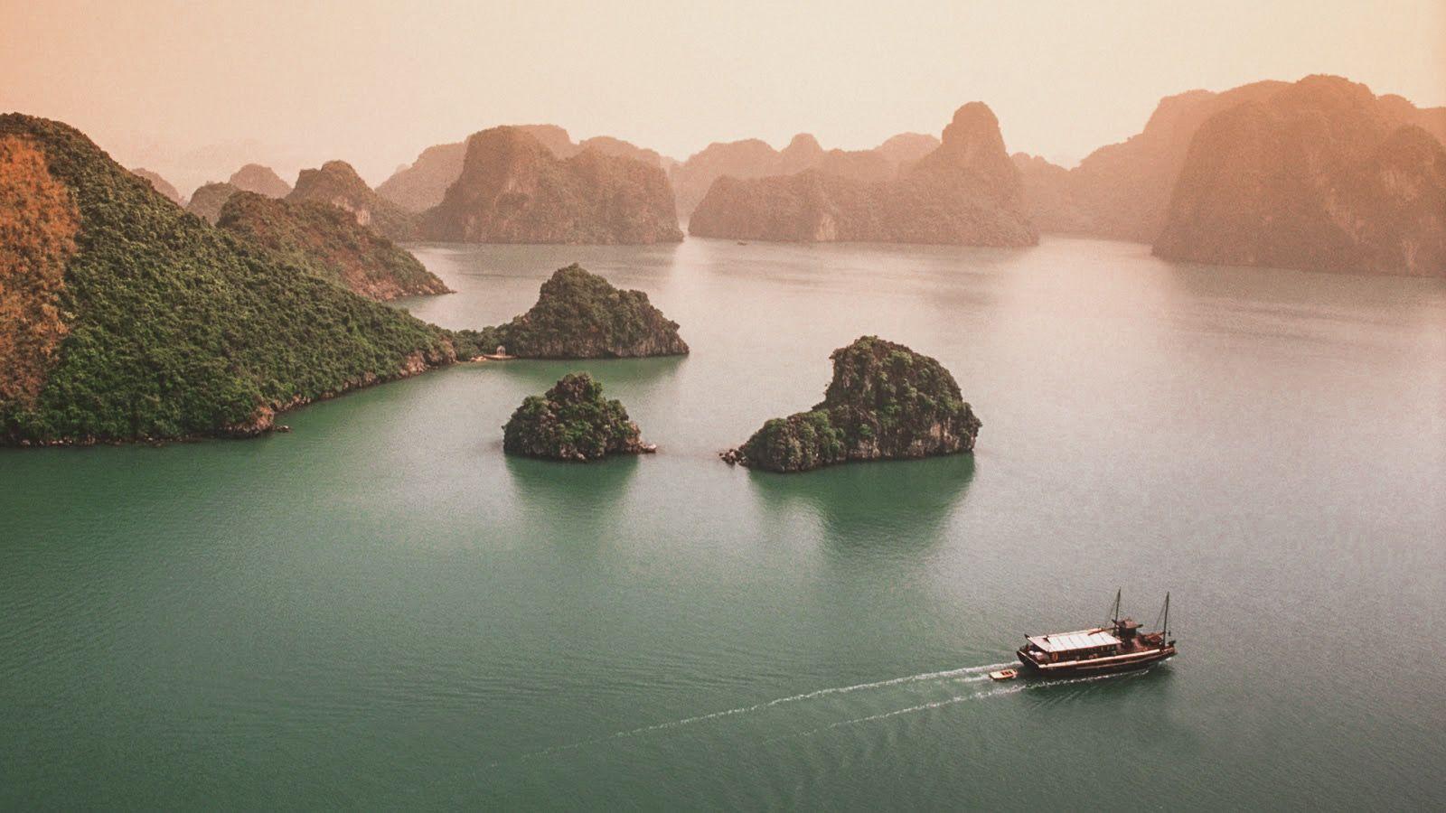 1600x900 Halong Bay