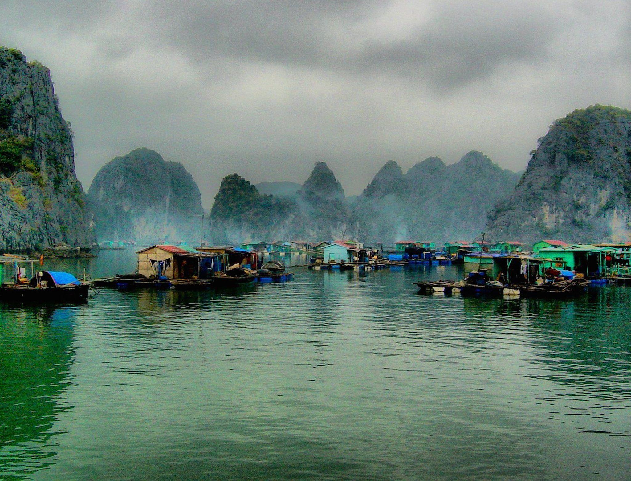 2048x1563 Ha Long Bay Scenic Vietnam Wallpaper. Free HD Download